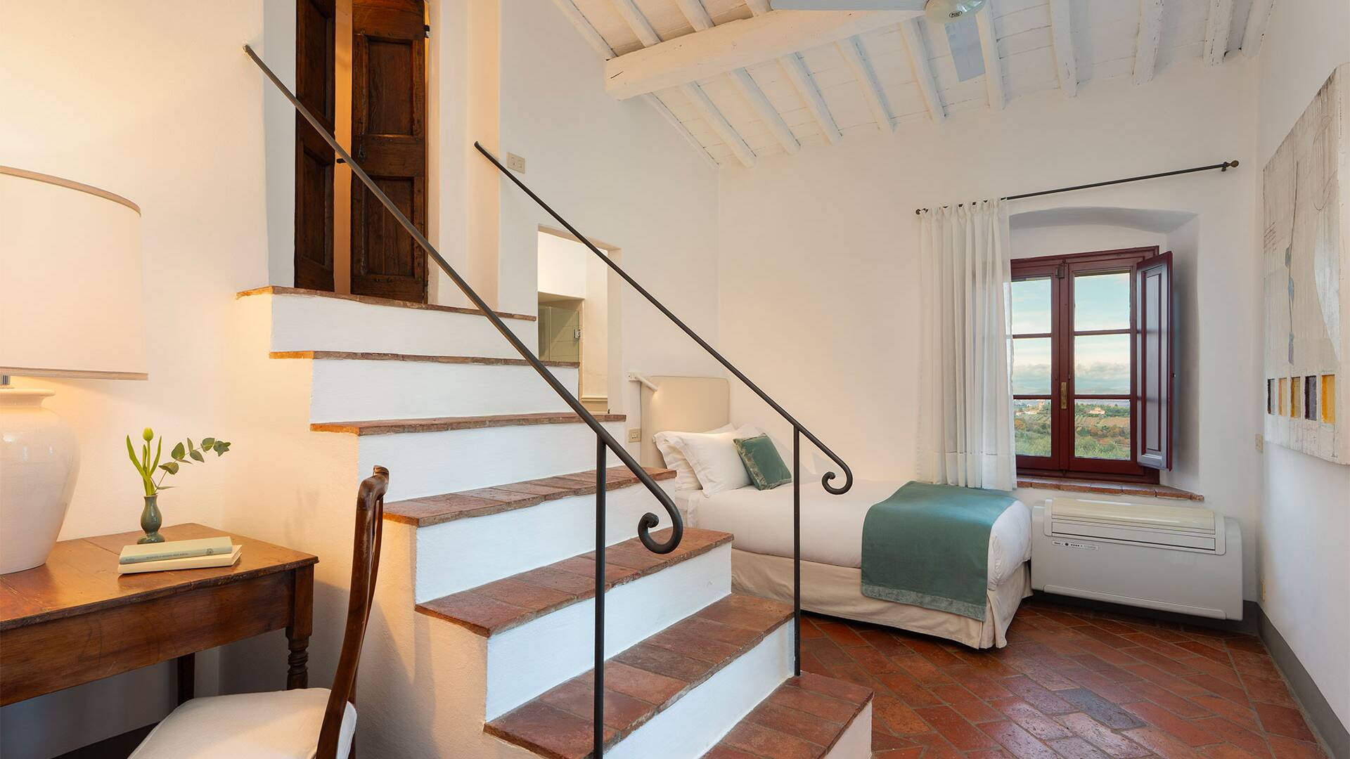luxury traditional villa in Tuscany