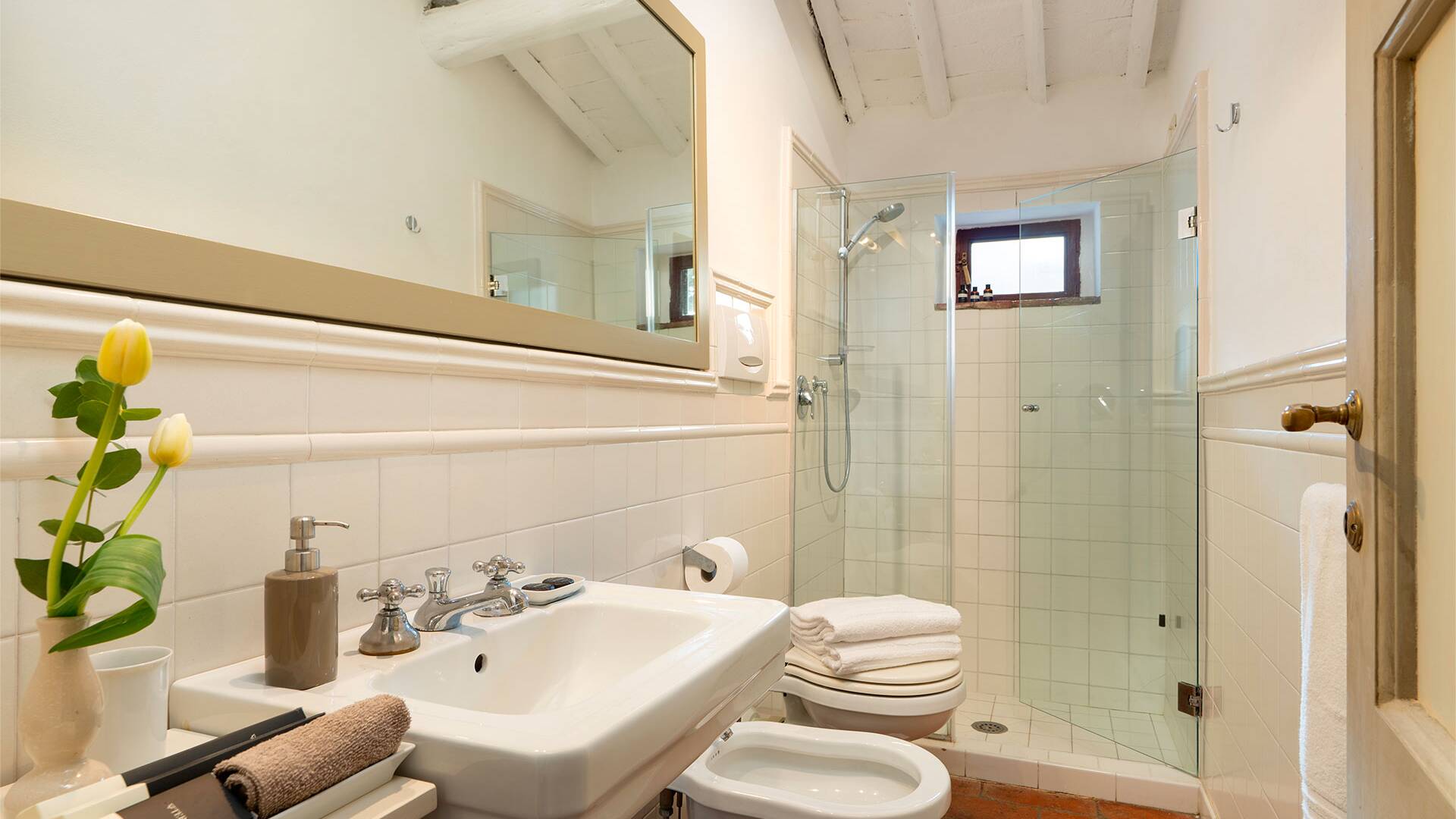 luxury traditional villa in Tuscany