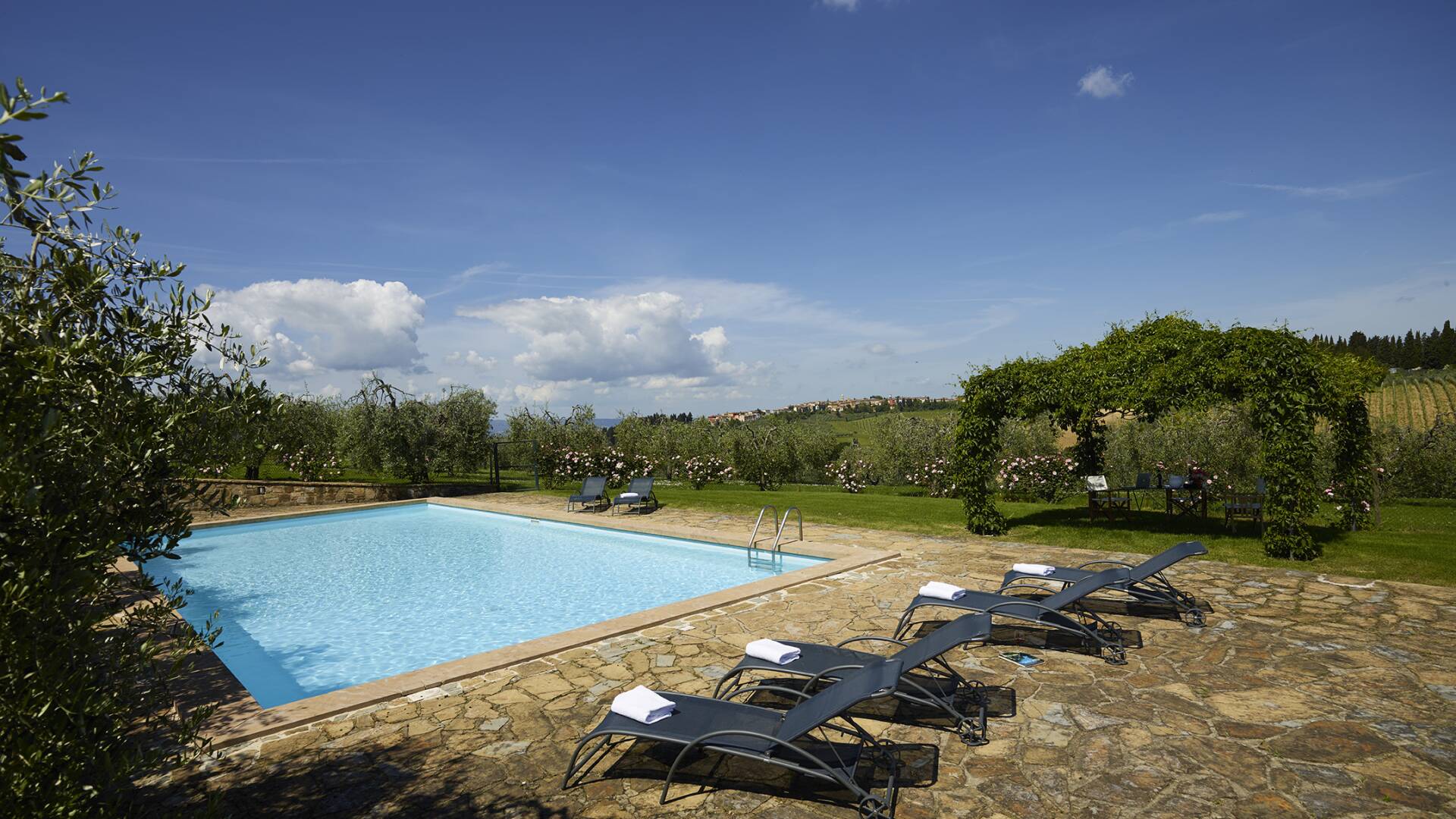 luxury traditional vacation villa in Tuscany