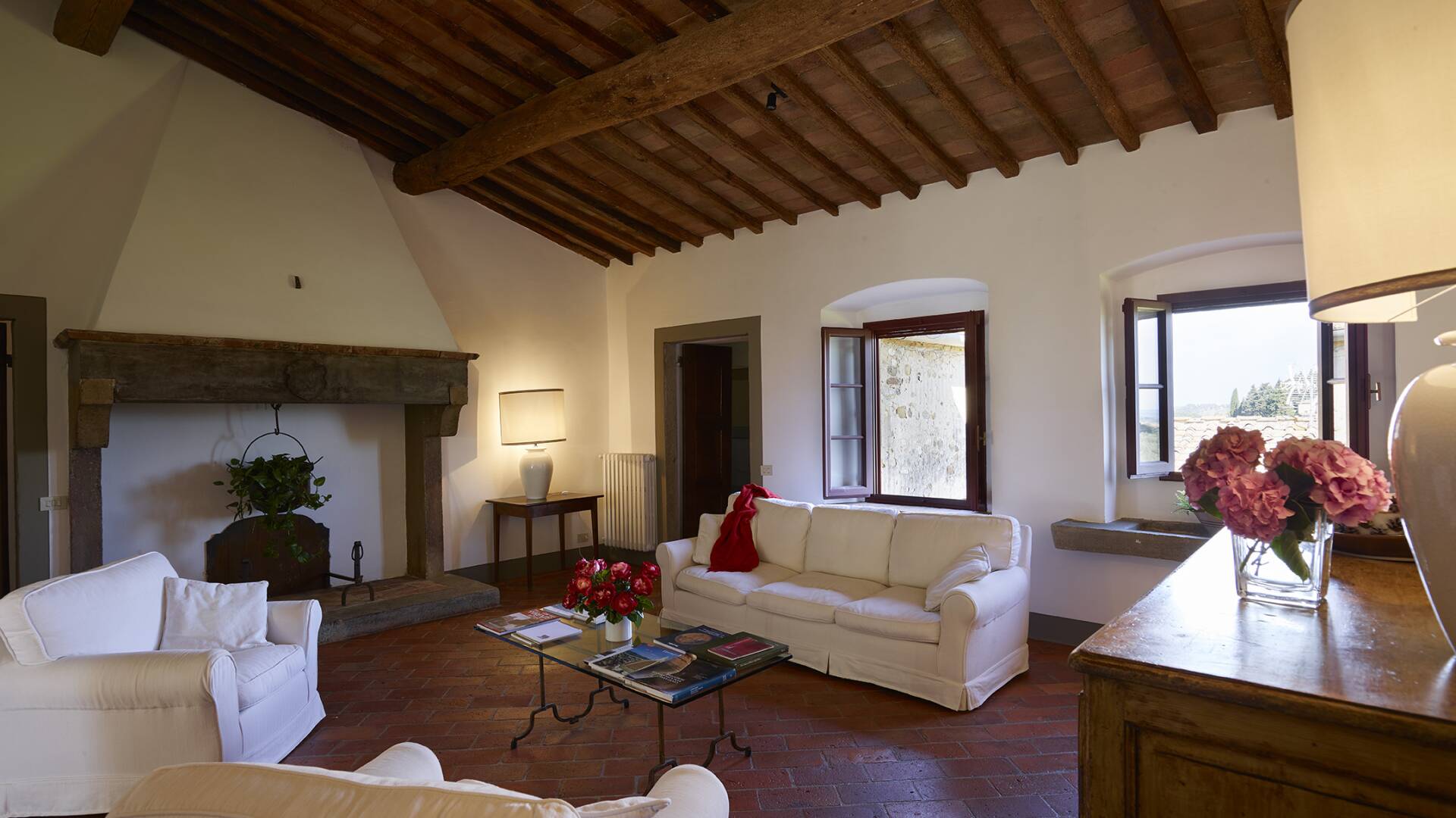 luxury traditional vacation villa in Tuscany