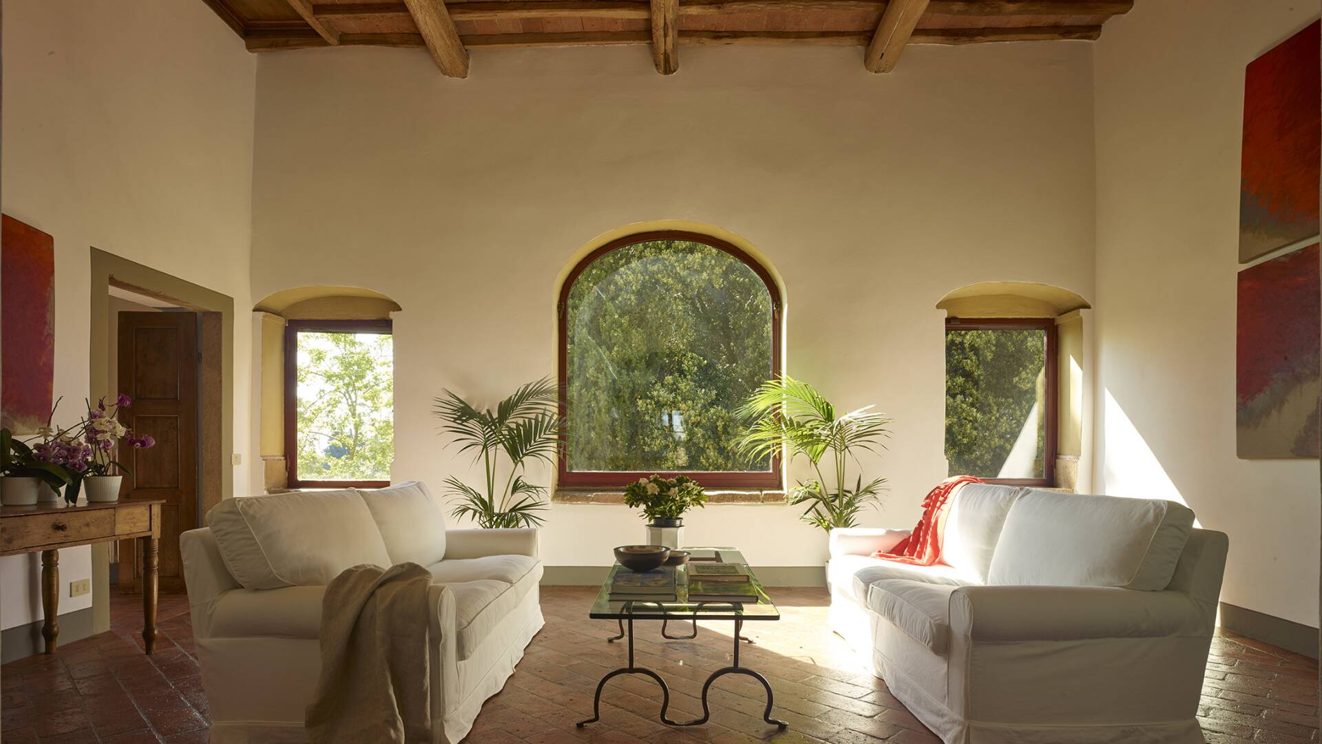 luxury traditional vacation villa in Tuscany. First floor.