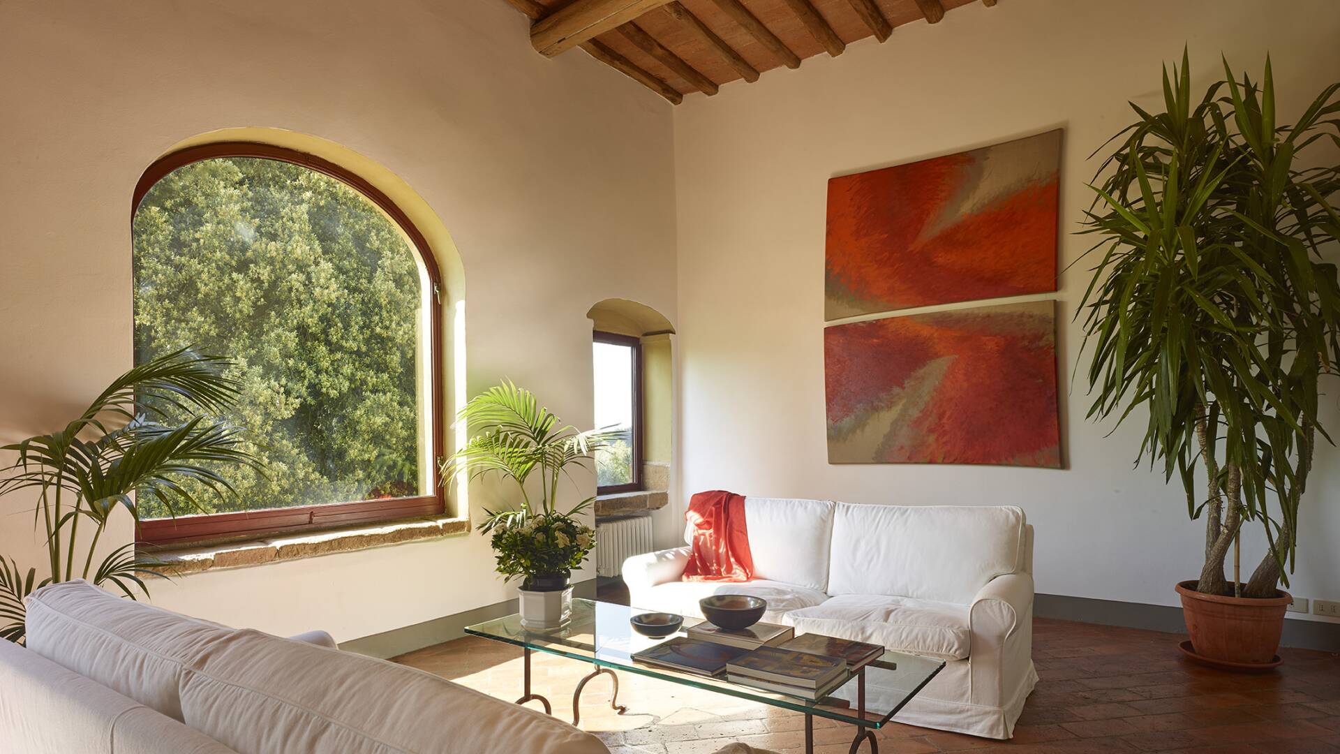 luxury traditional vacation villa in Tuscany. First floor.