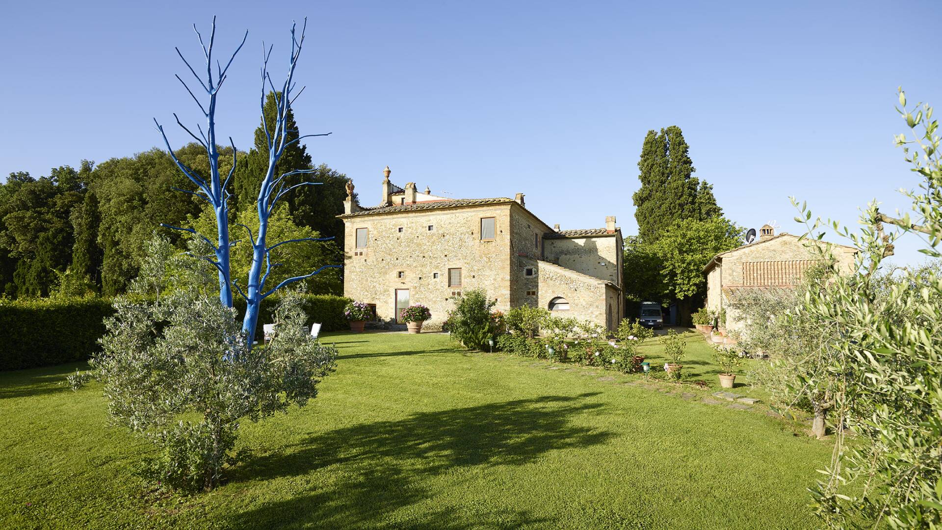 luxury traditional vacation villa in Tuscany