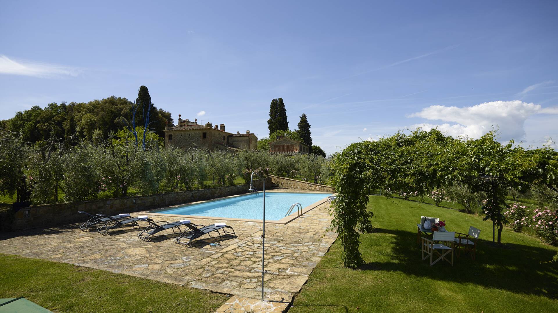 luxury traditional vacation villa in Tuscany