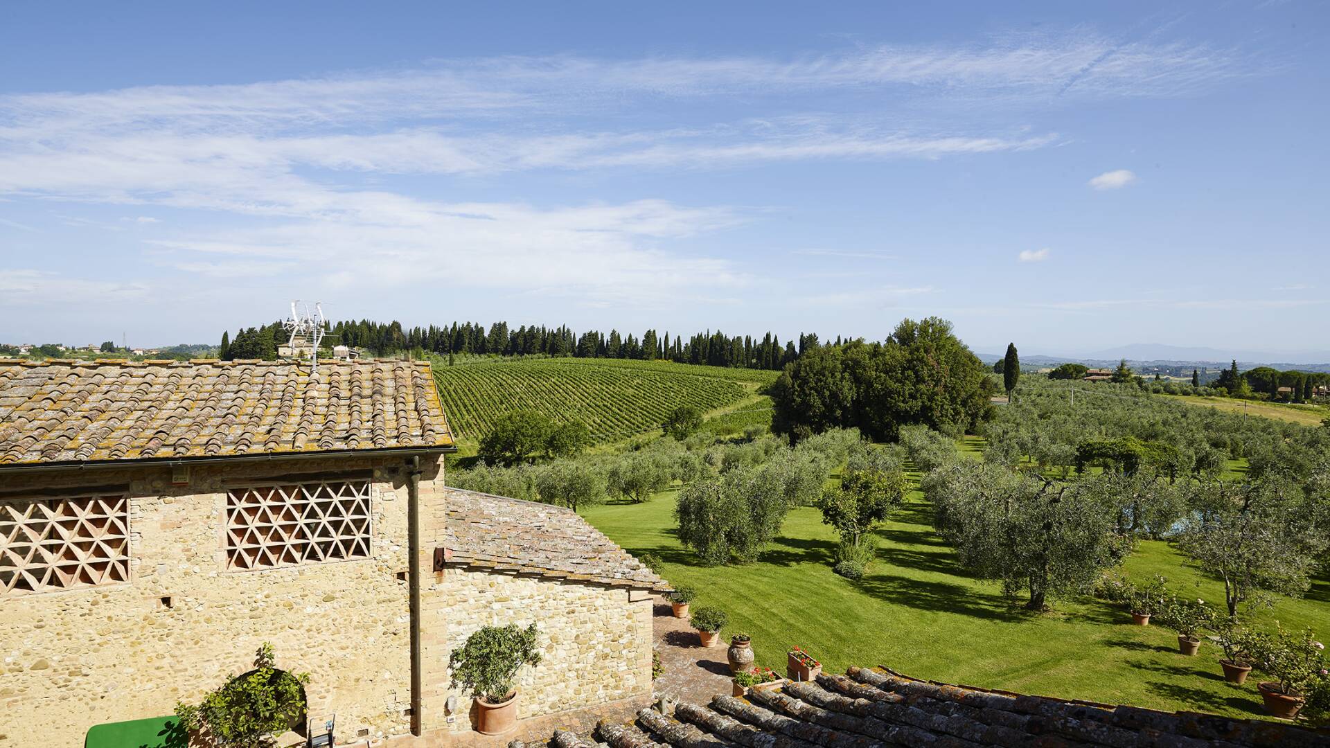 luxury traditional vacation villa in Tuscany