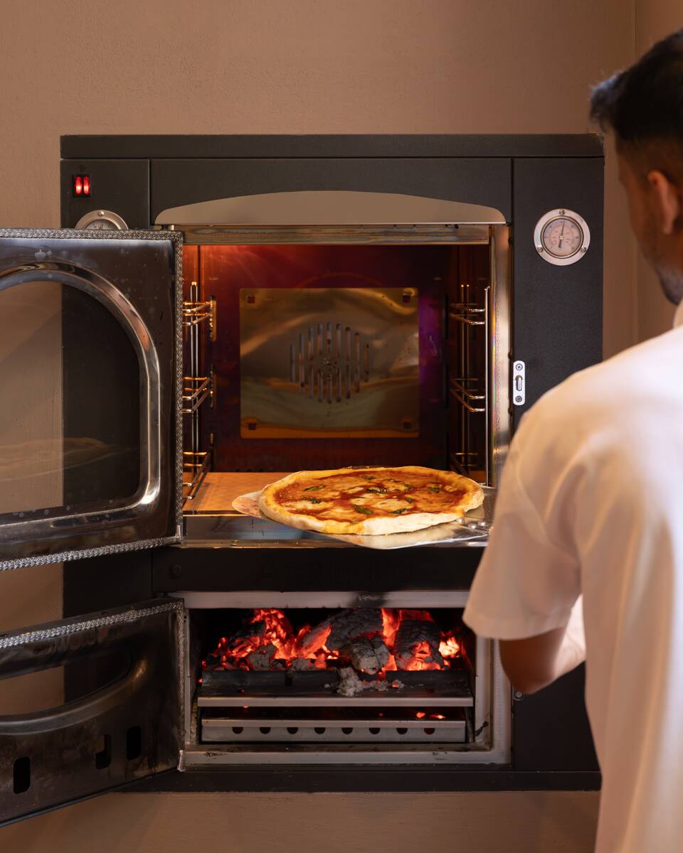 Wood-burning pizza oven, Kitchen