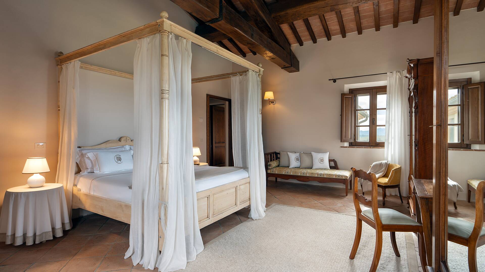 double bedroom with sitting area