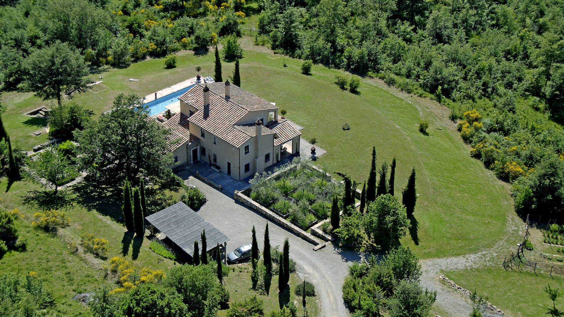 aerial view villa Lira, Tuscany