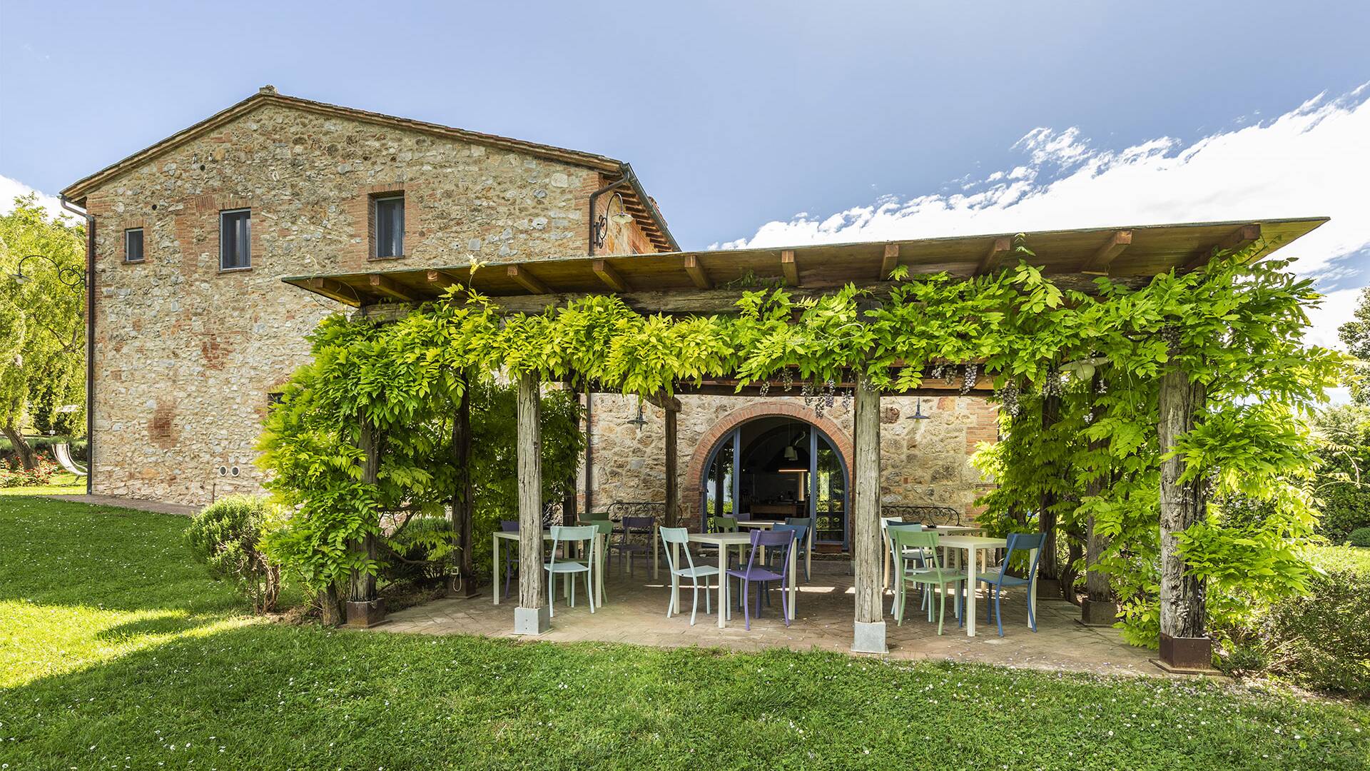 al fresco dining table