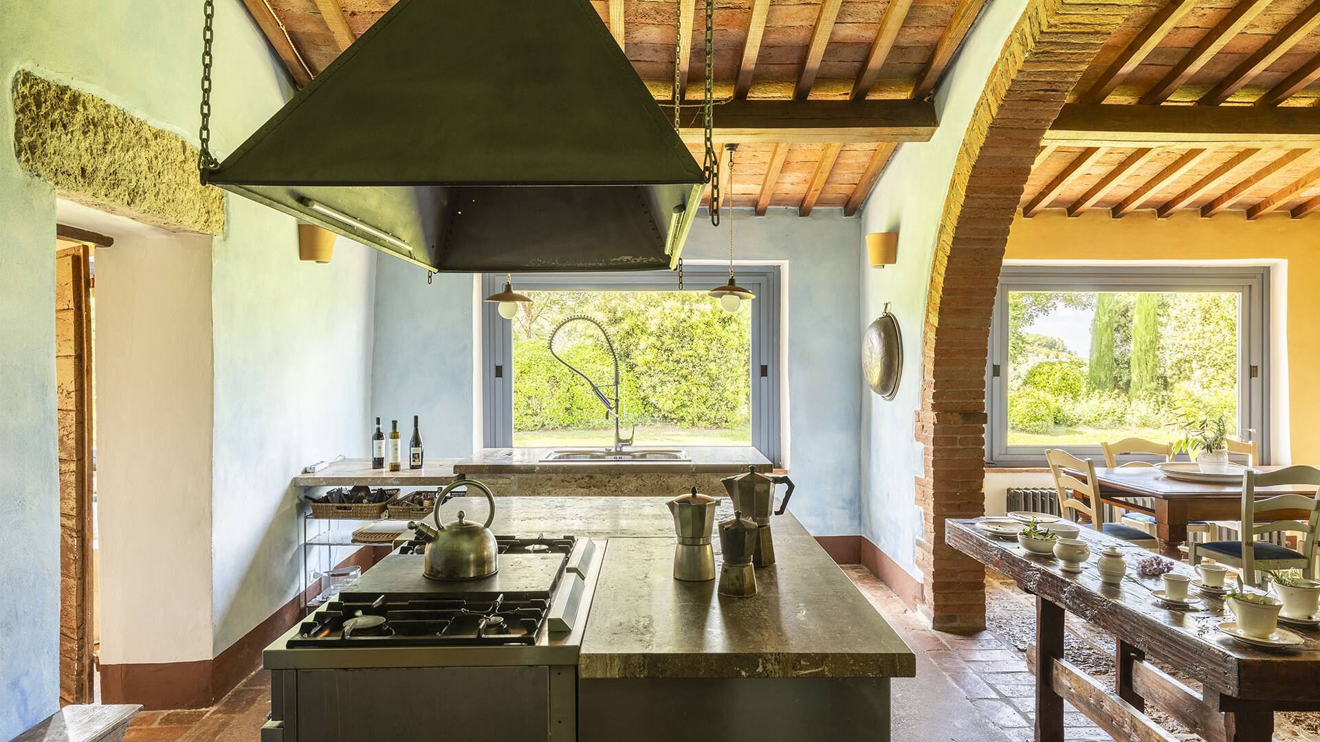 ground floor, fully equipped kitchen with cooking island