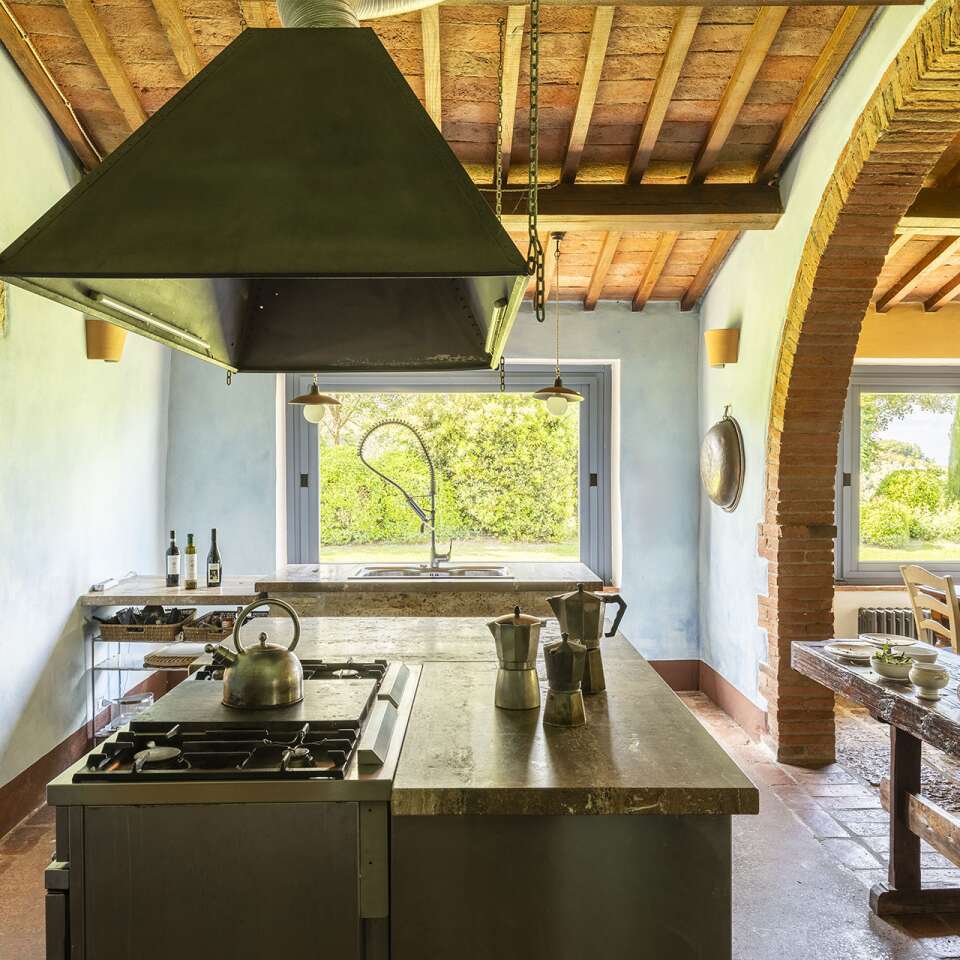 ground floor, fully equipped kitchen with cooking island