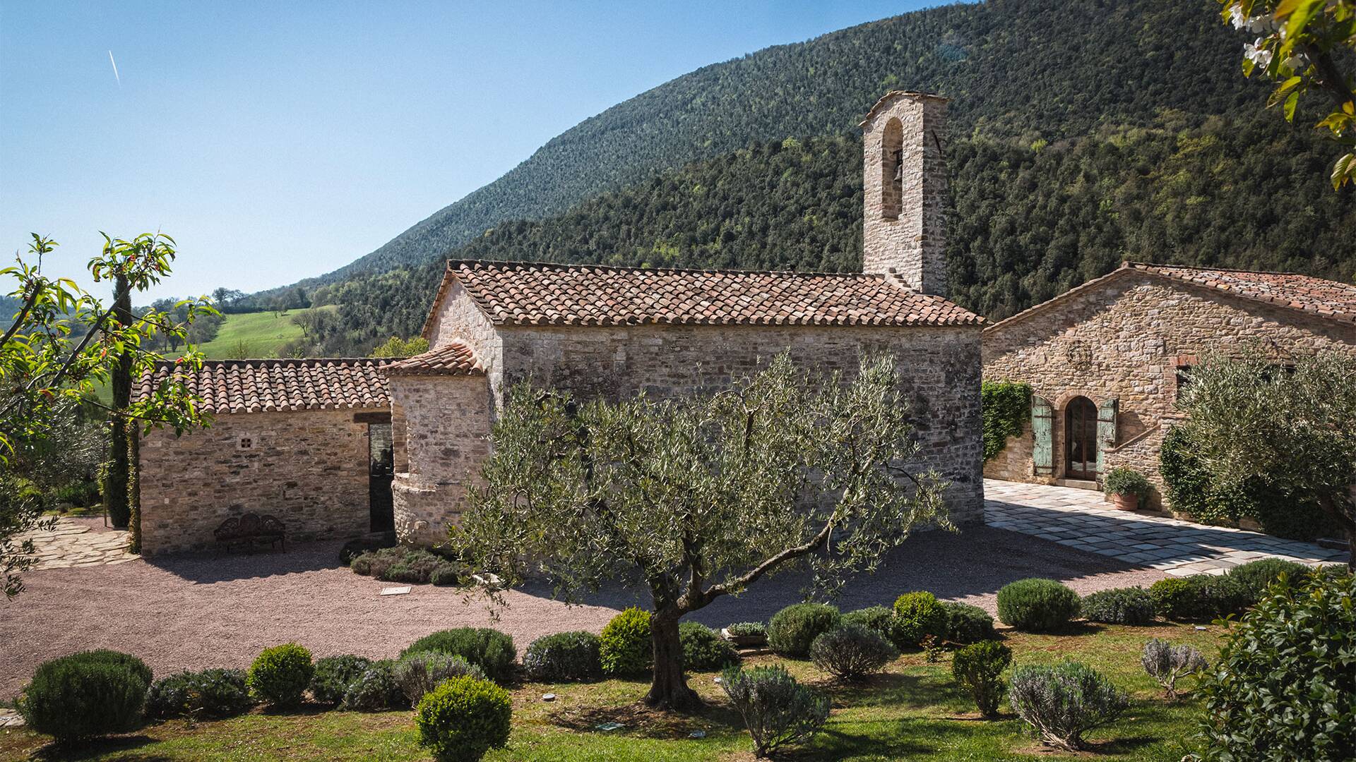 luxury-villa-carmela-for-weekly-rental-umbria