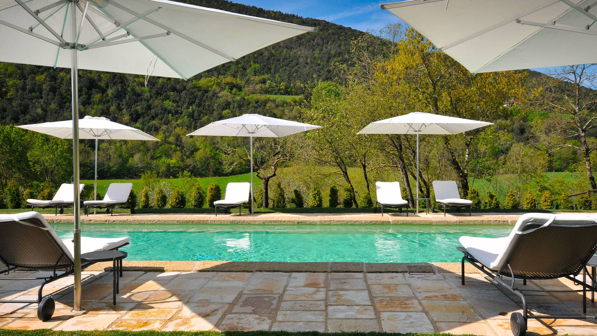 luxury-villa-carmela-for-weekly-rental-umbria