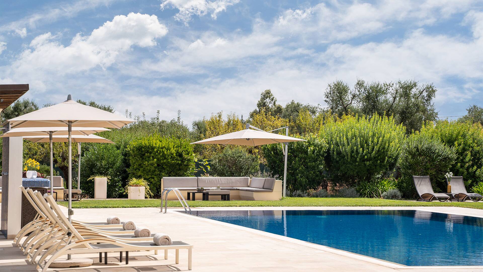 private swimming pool with equipped sunbathing area