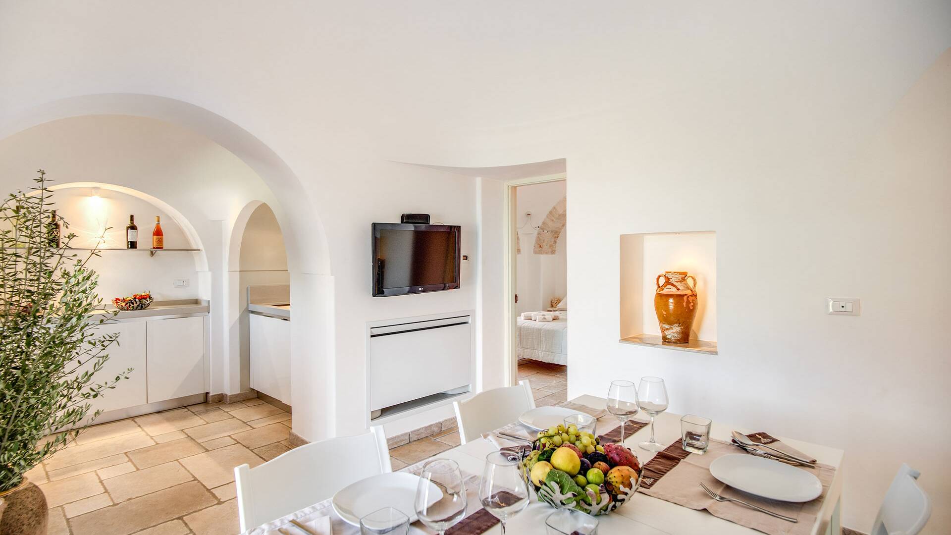 minimal dining room 
