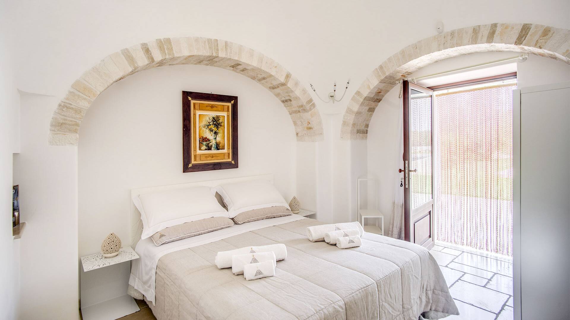 double bedroom, external access