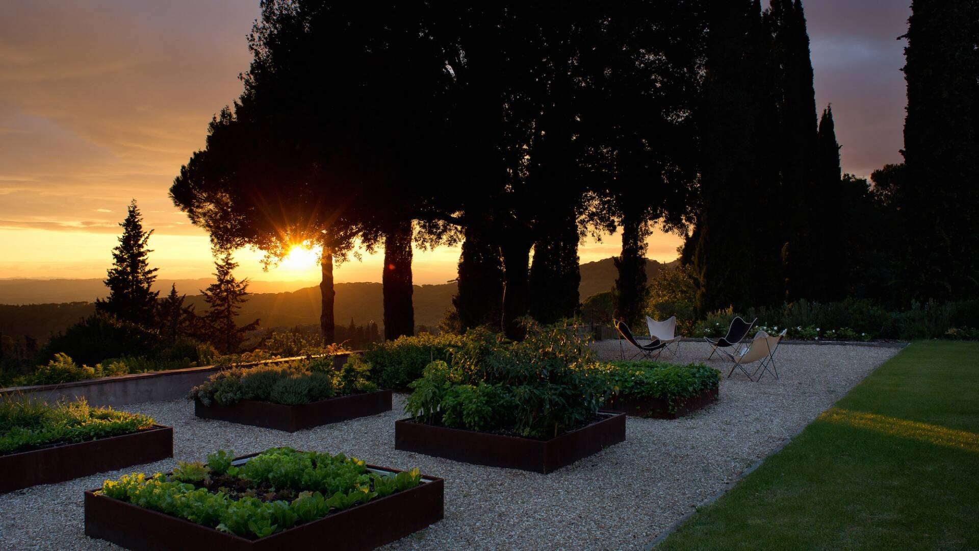 garden with view over Tuscan hills