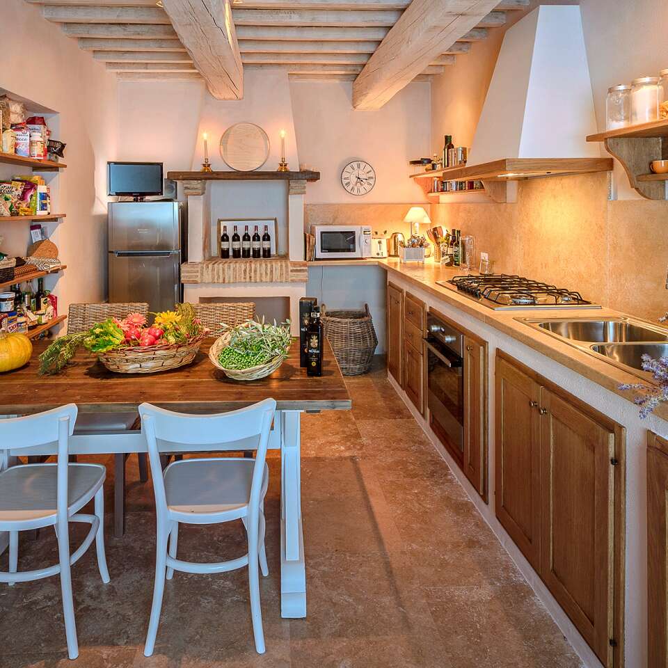 fully equipped kitchen with dining table