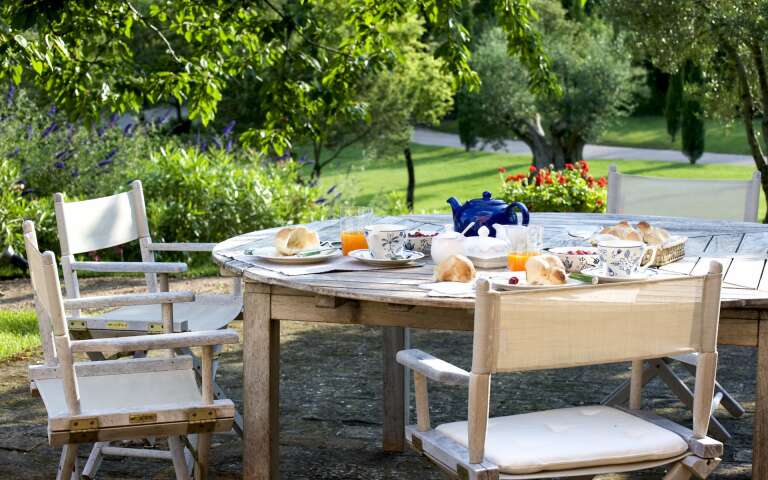 lovely outdoor eating table