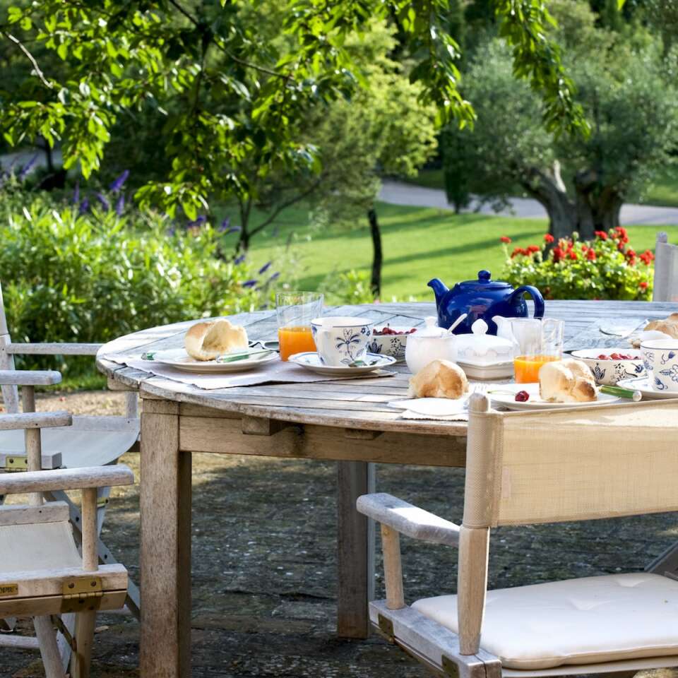 lovely outdoor eating table