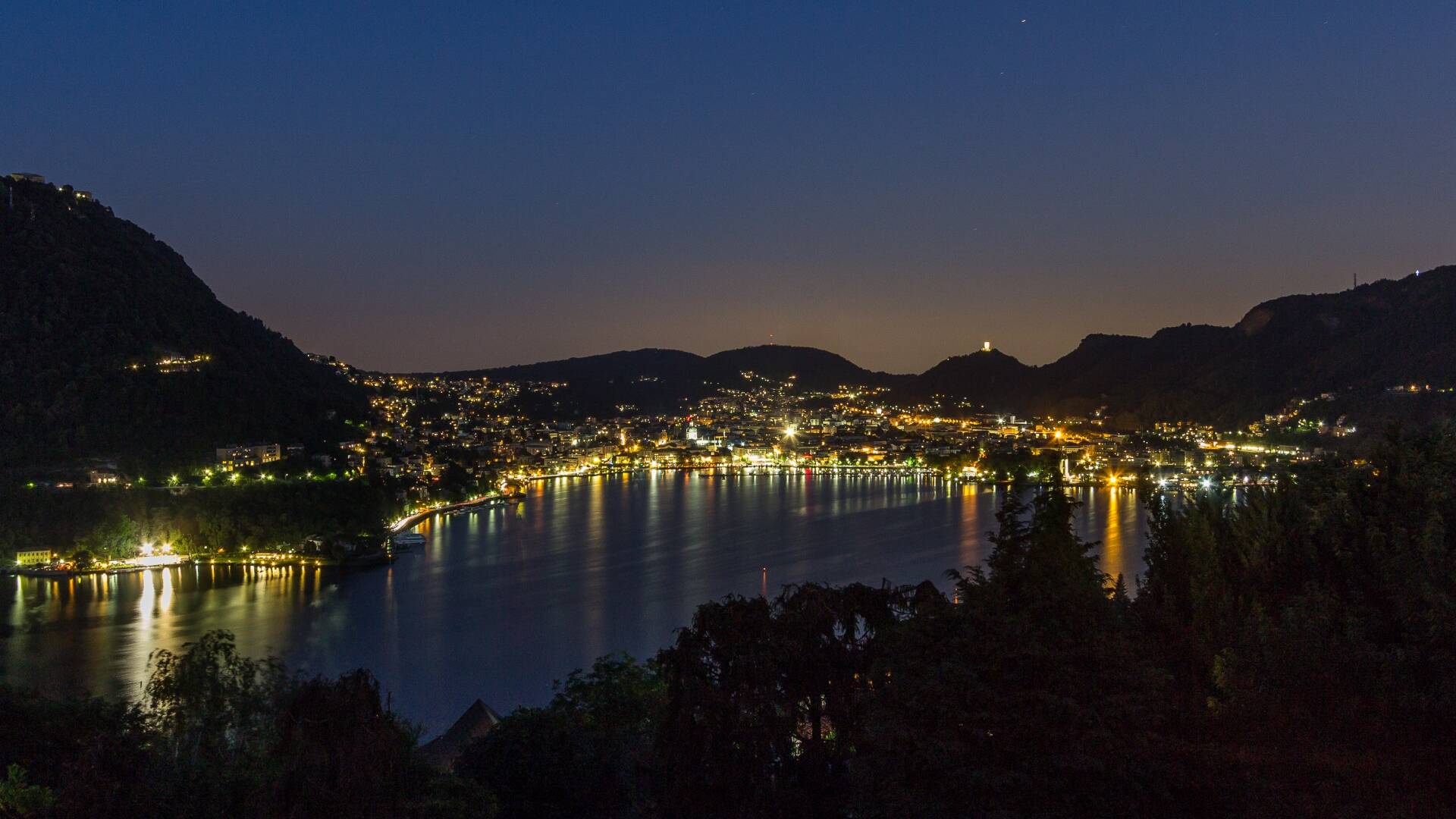 Como lake by night