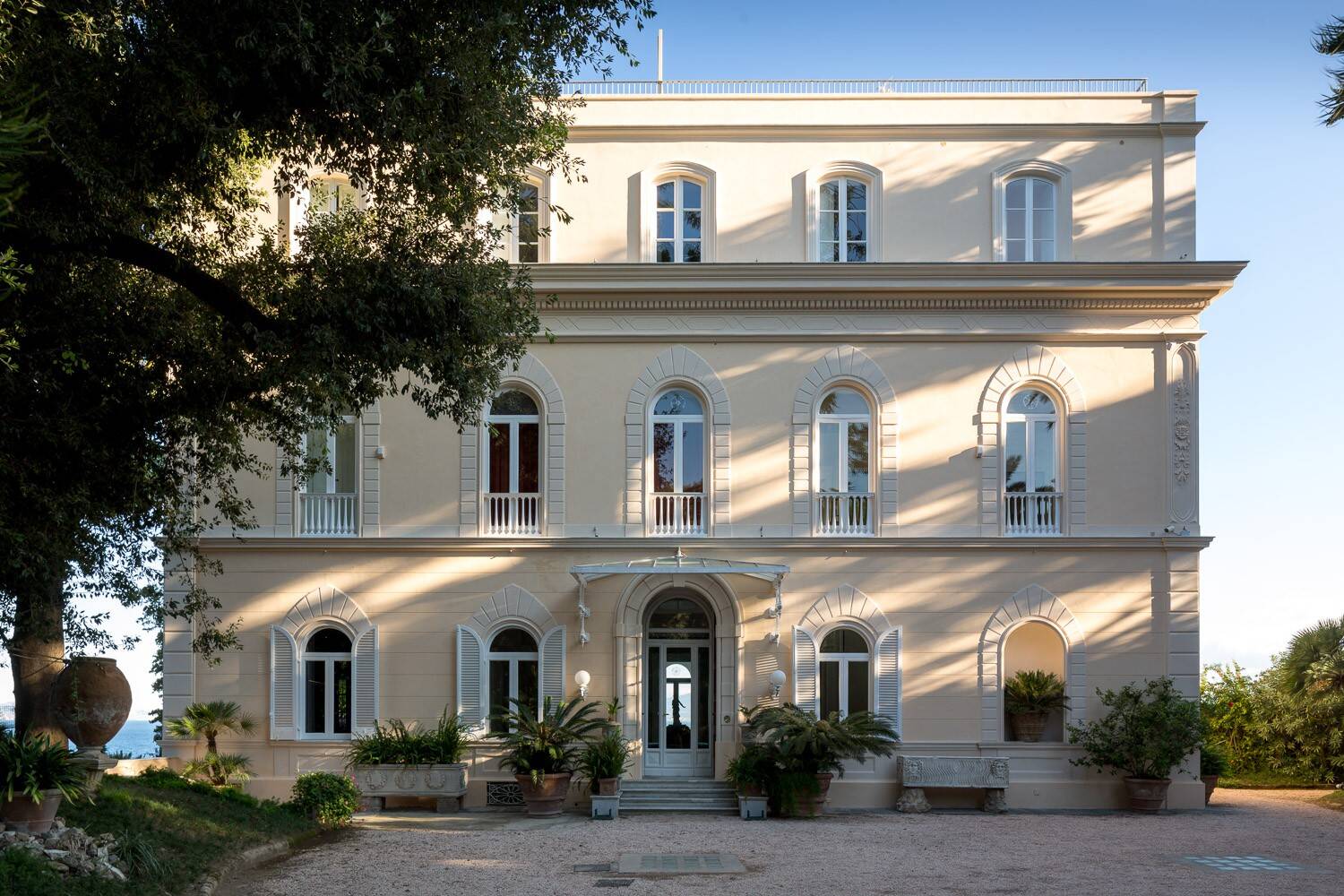 main facade of Villa Astor