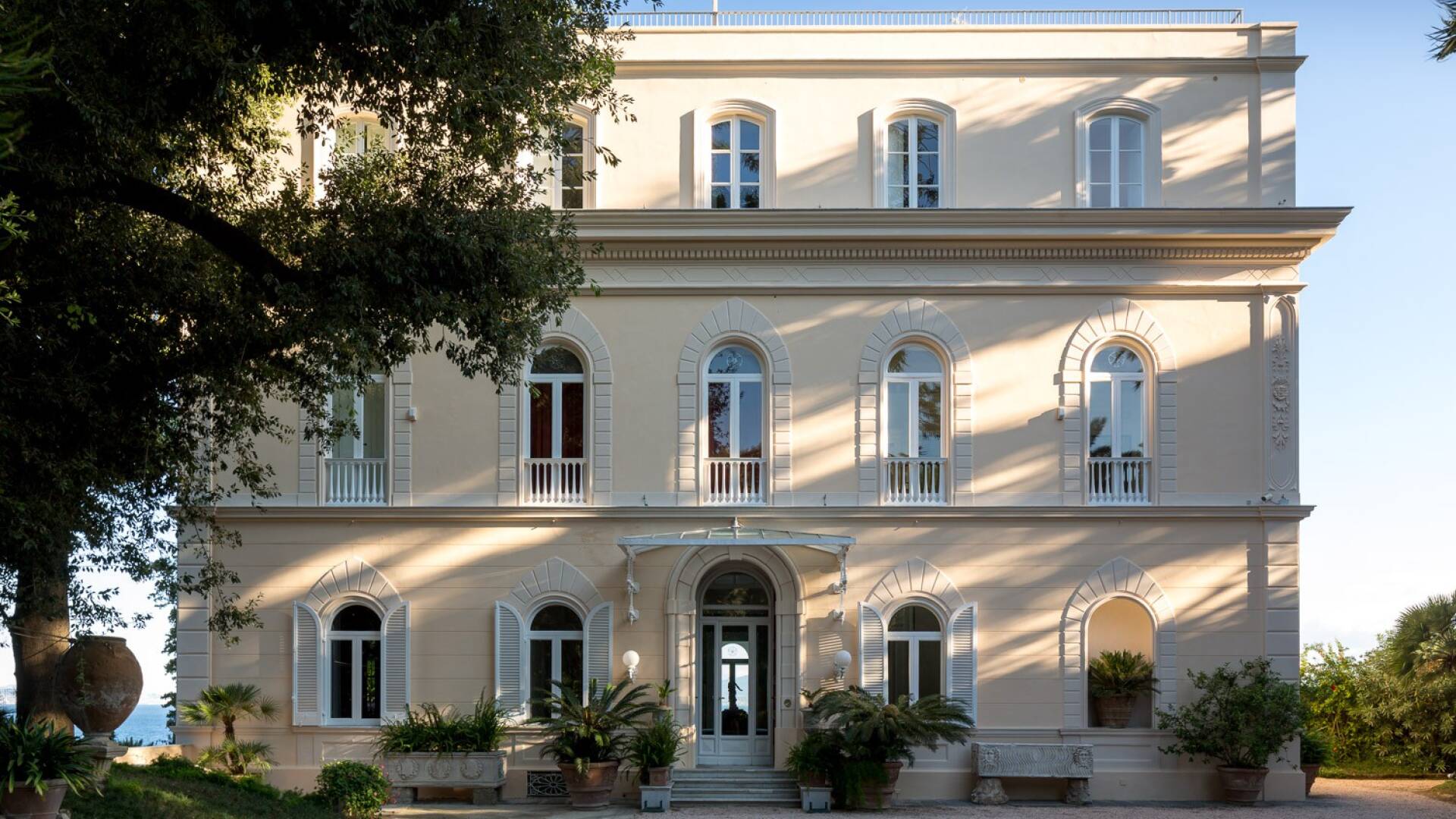 main facade of Villa Astor