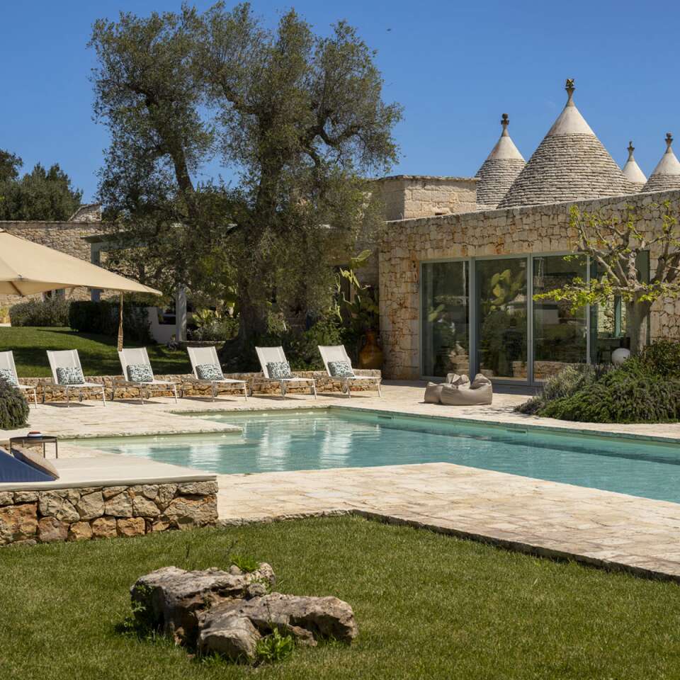 front view luxury villa Petrolla