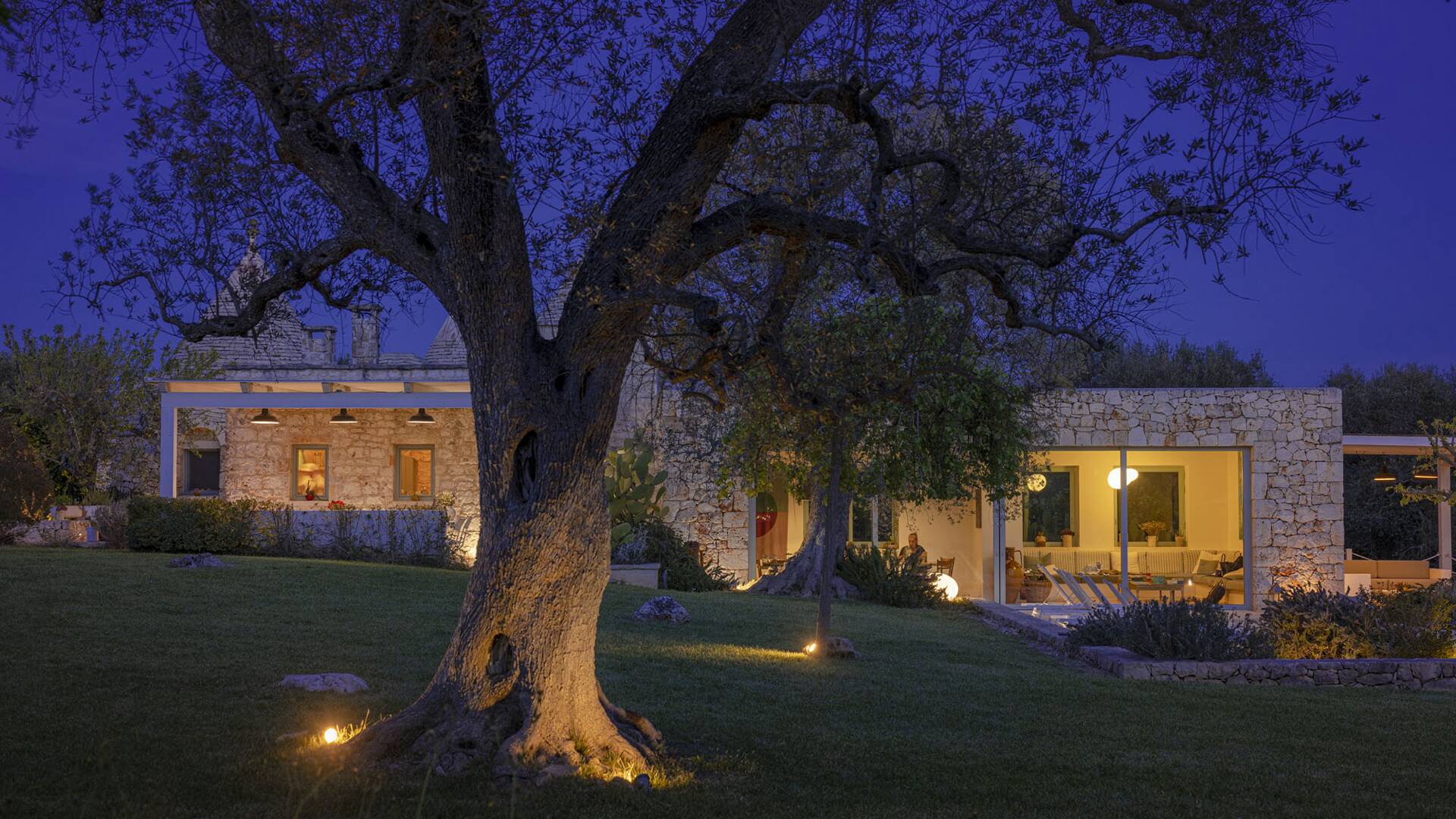 luxury villa Petrolla night view 