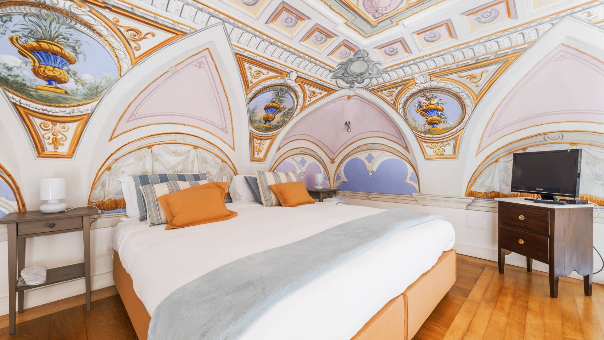 double bedroom with decorated ceiling