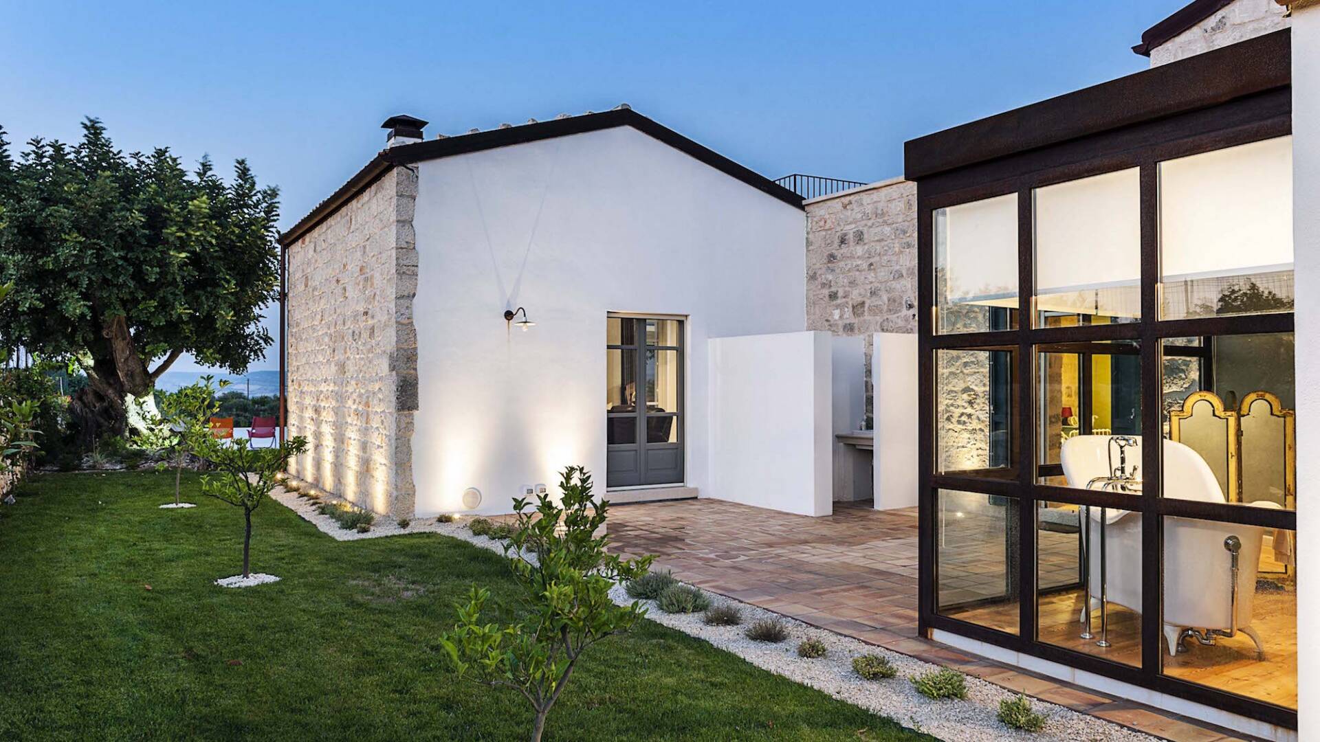 modern luxury villa for rent in Sicily