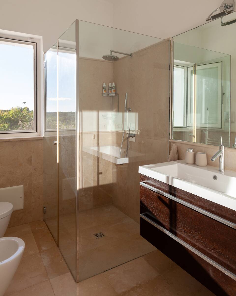 en suite double bathroom