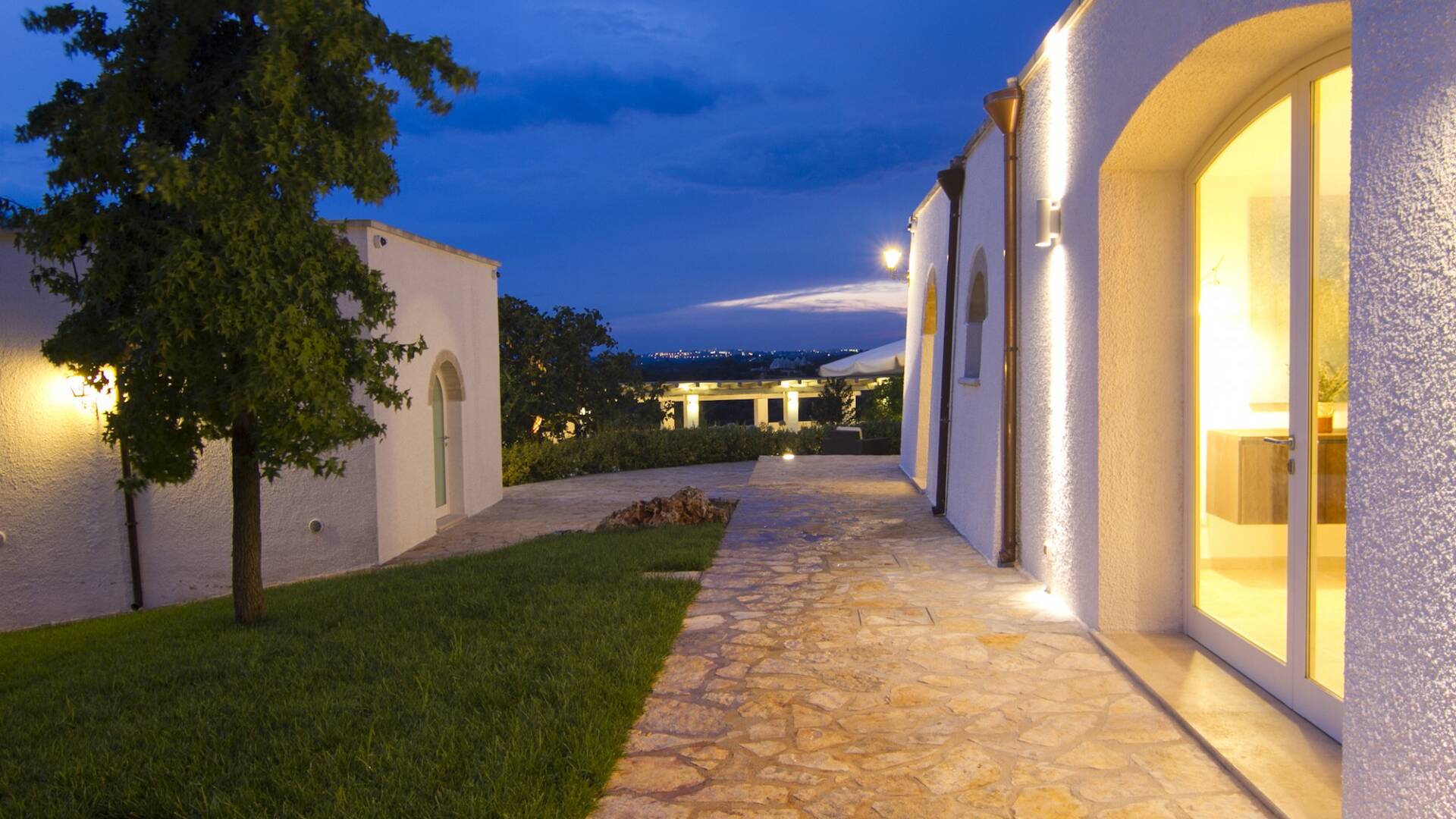 access to the kitchen
