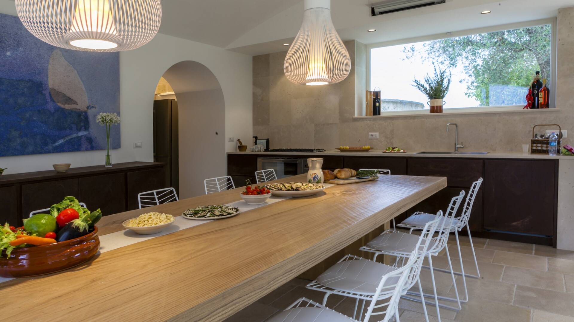 fully equipped kitchen