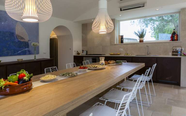 fully equipped kitchen