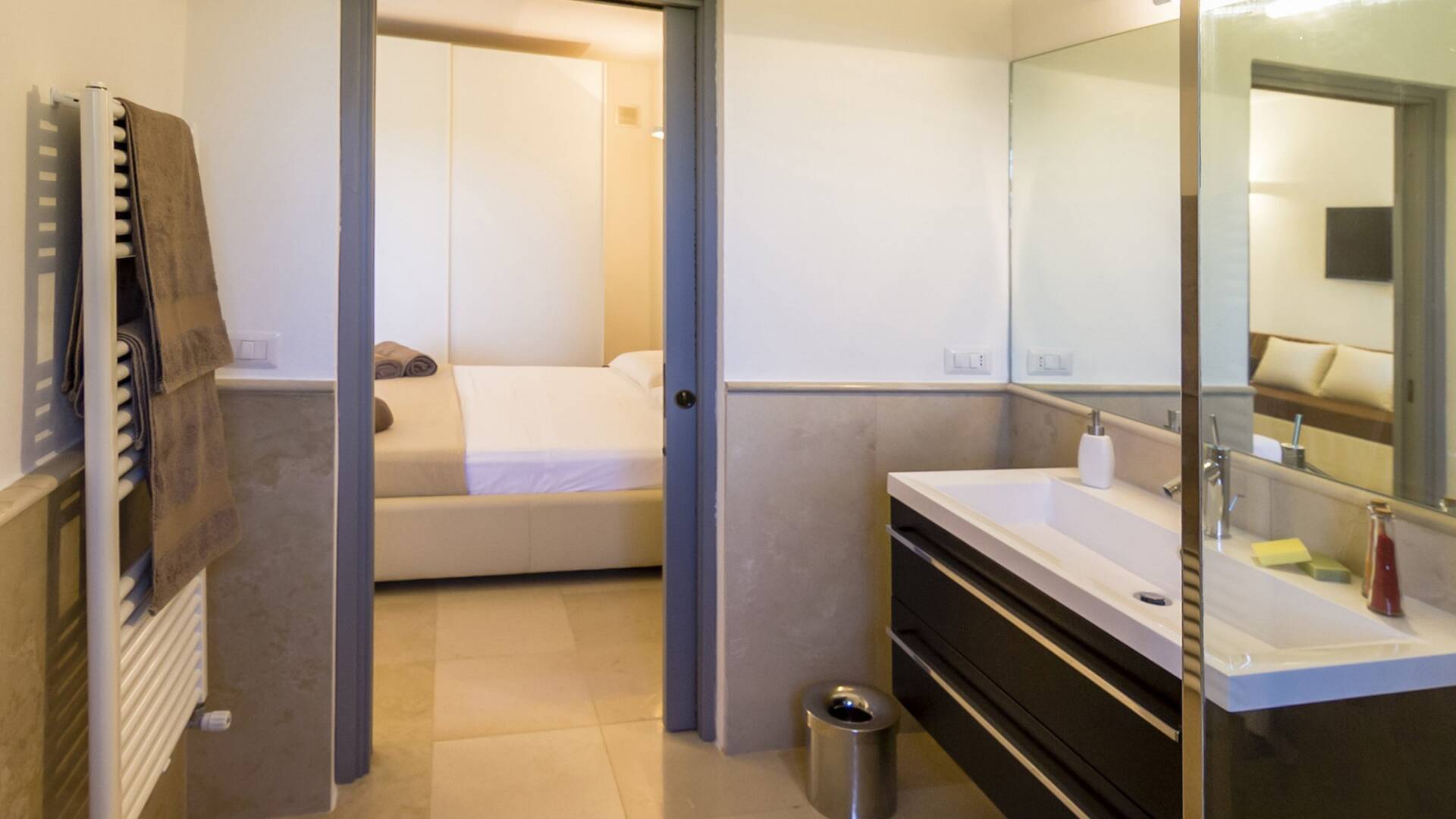 guest house, en suite bathroom