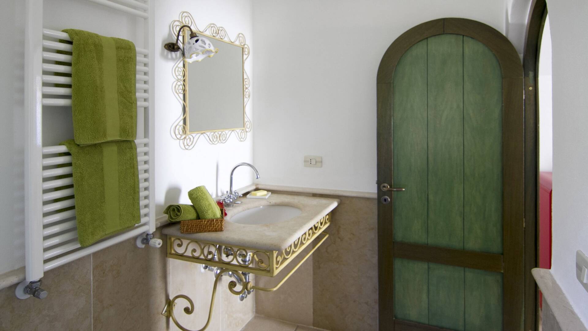 en suite bathroom of bedroom n. 1