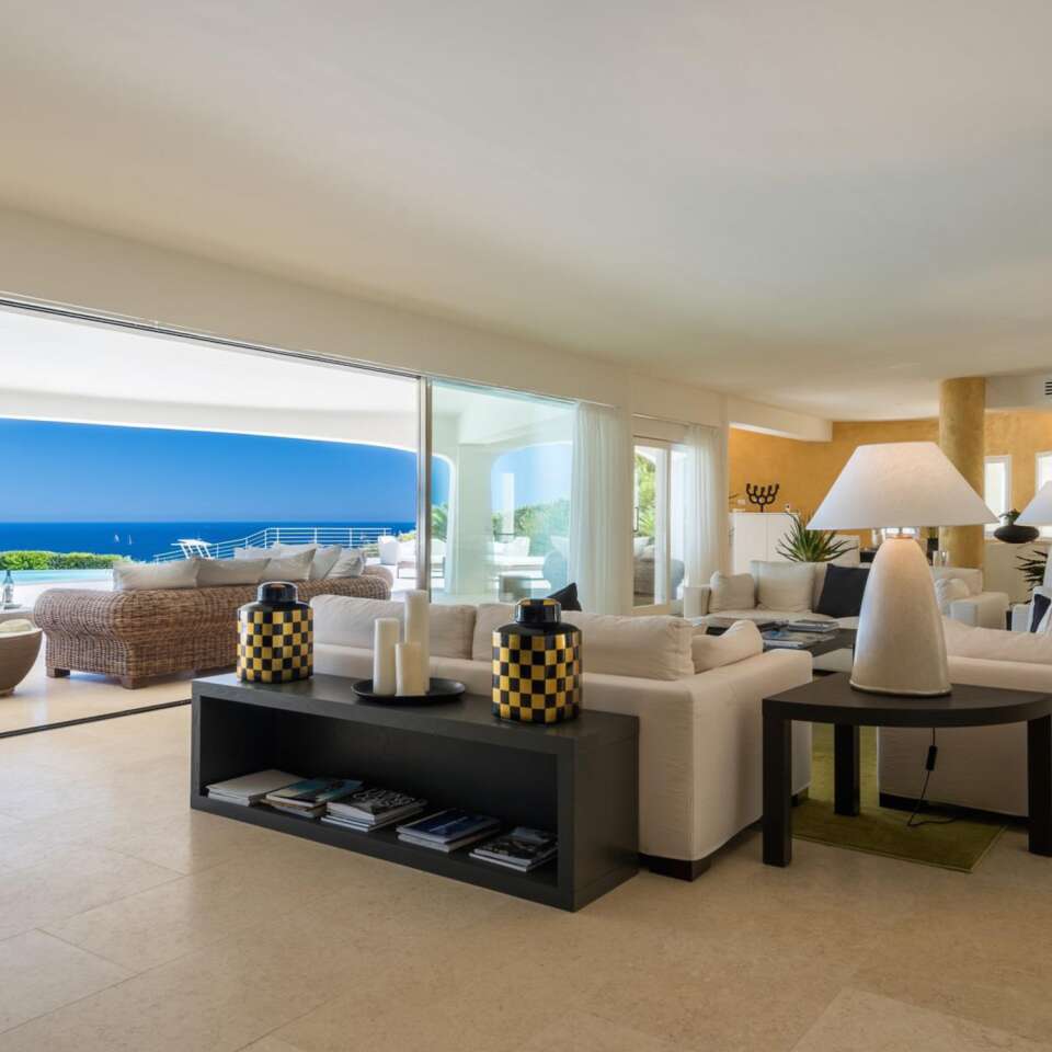 spacious living view of Preziosa