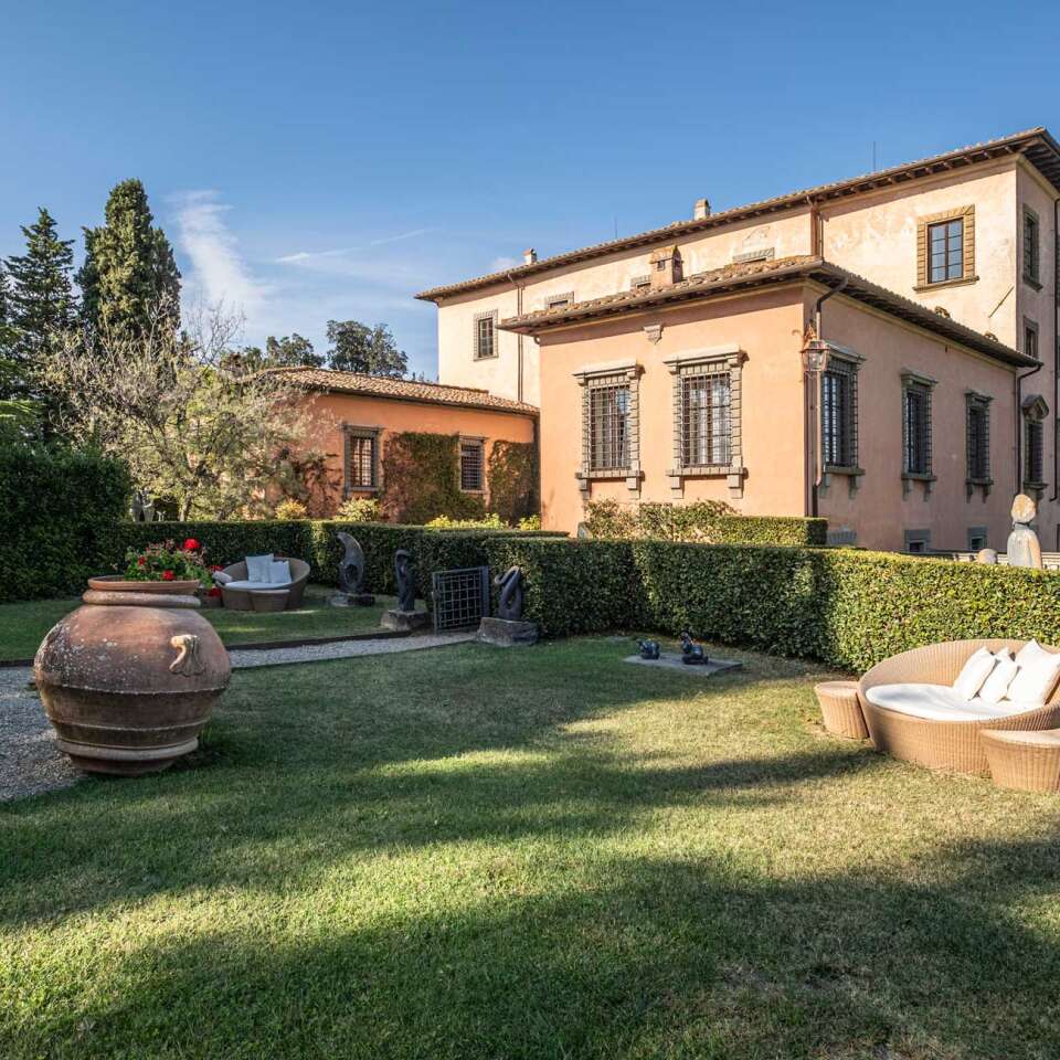 front view luxury Villa Machiavelli