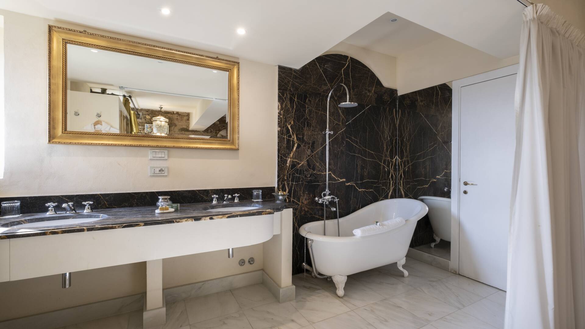 en suite bathroom with bath tub