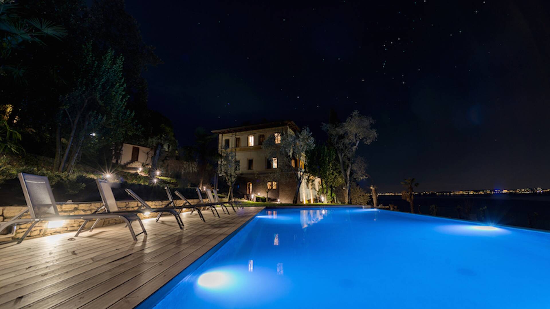 Villa Tira, luxury large villa for rent in Lake Garda area