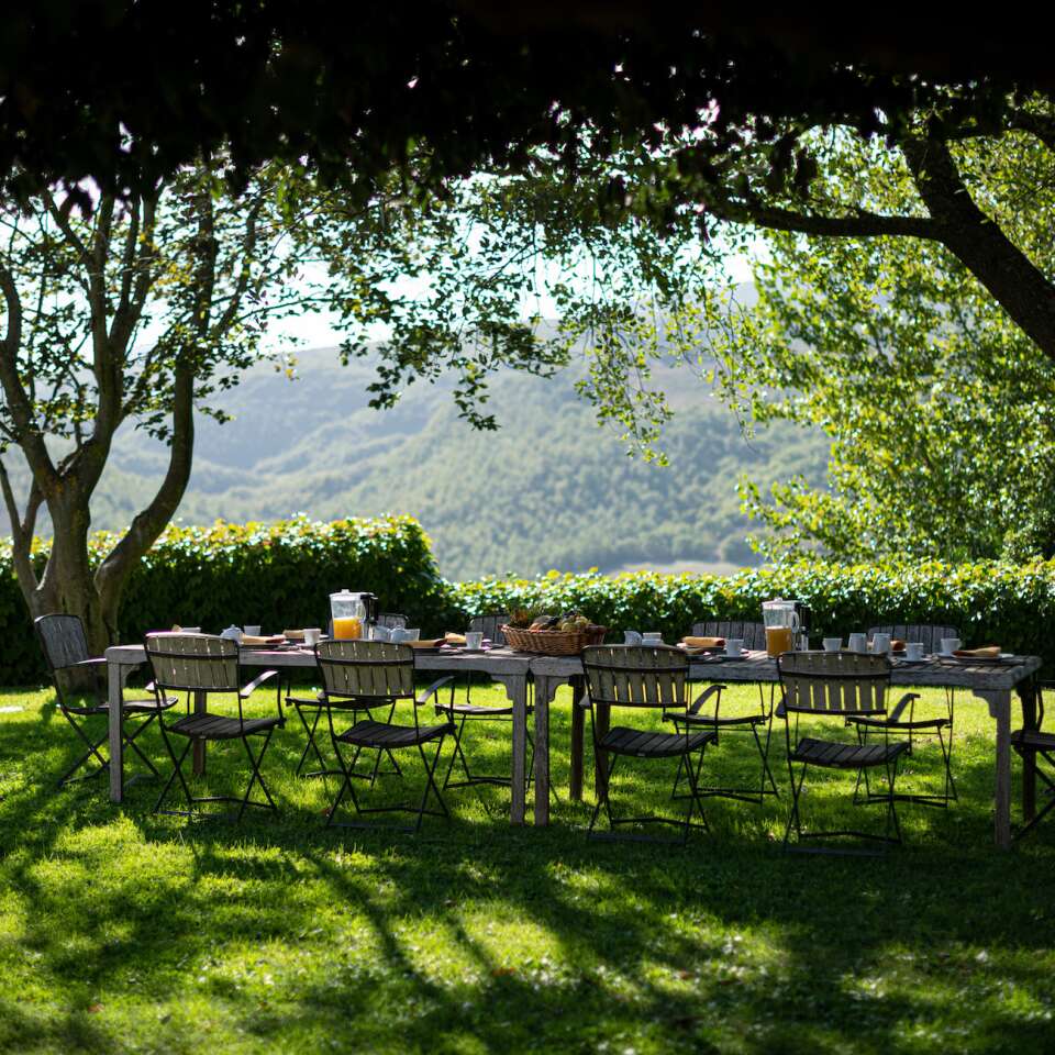 outdoor dining table