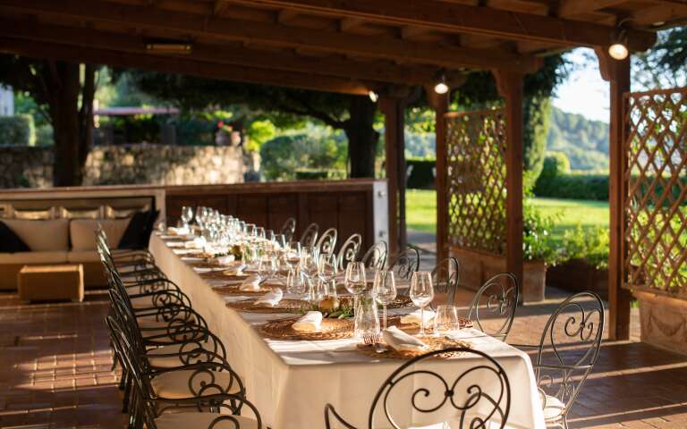 outdoor covered al fresco dining area