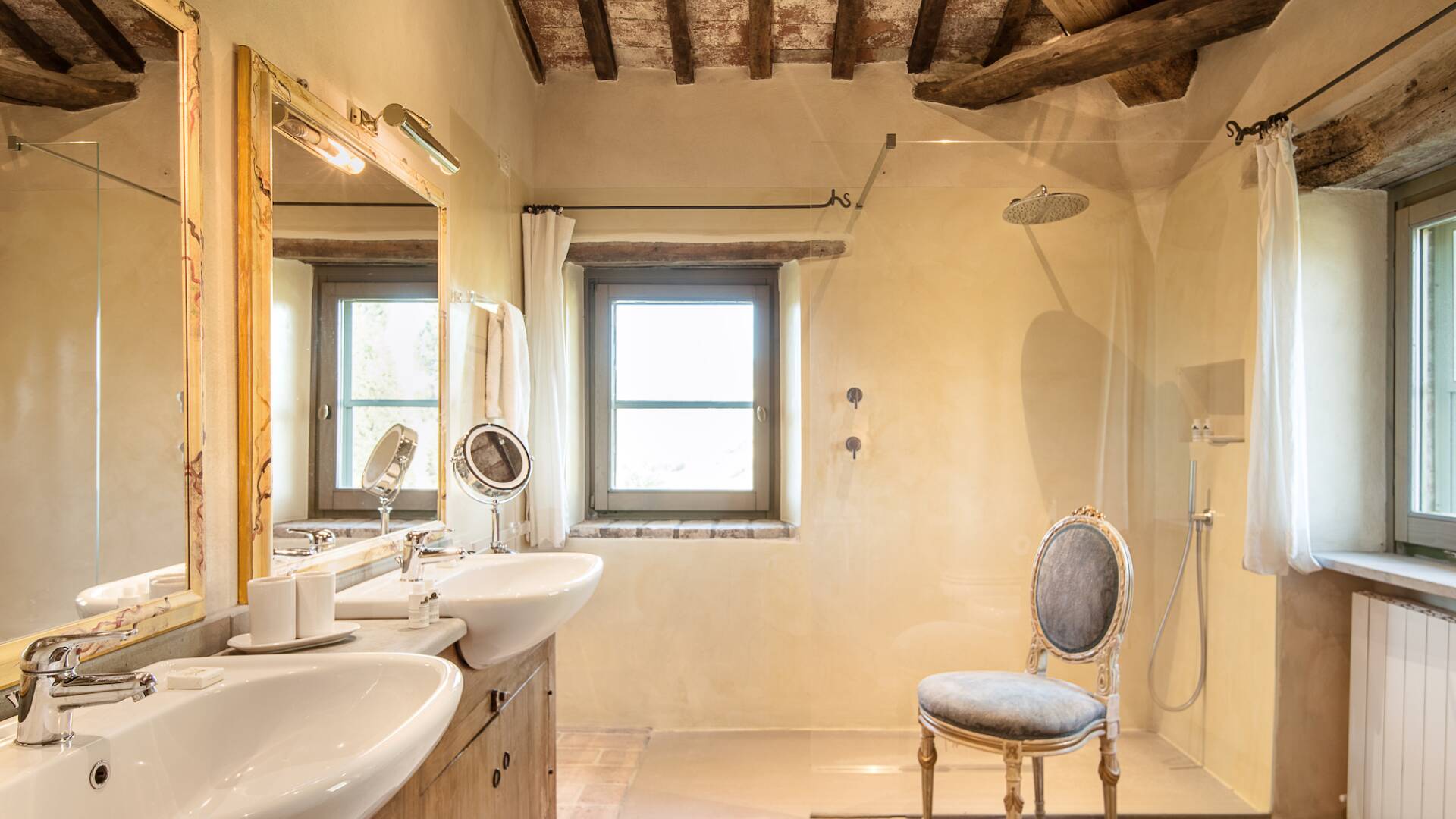 main villa, first floor