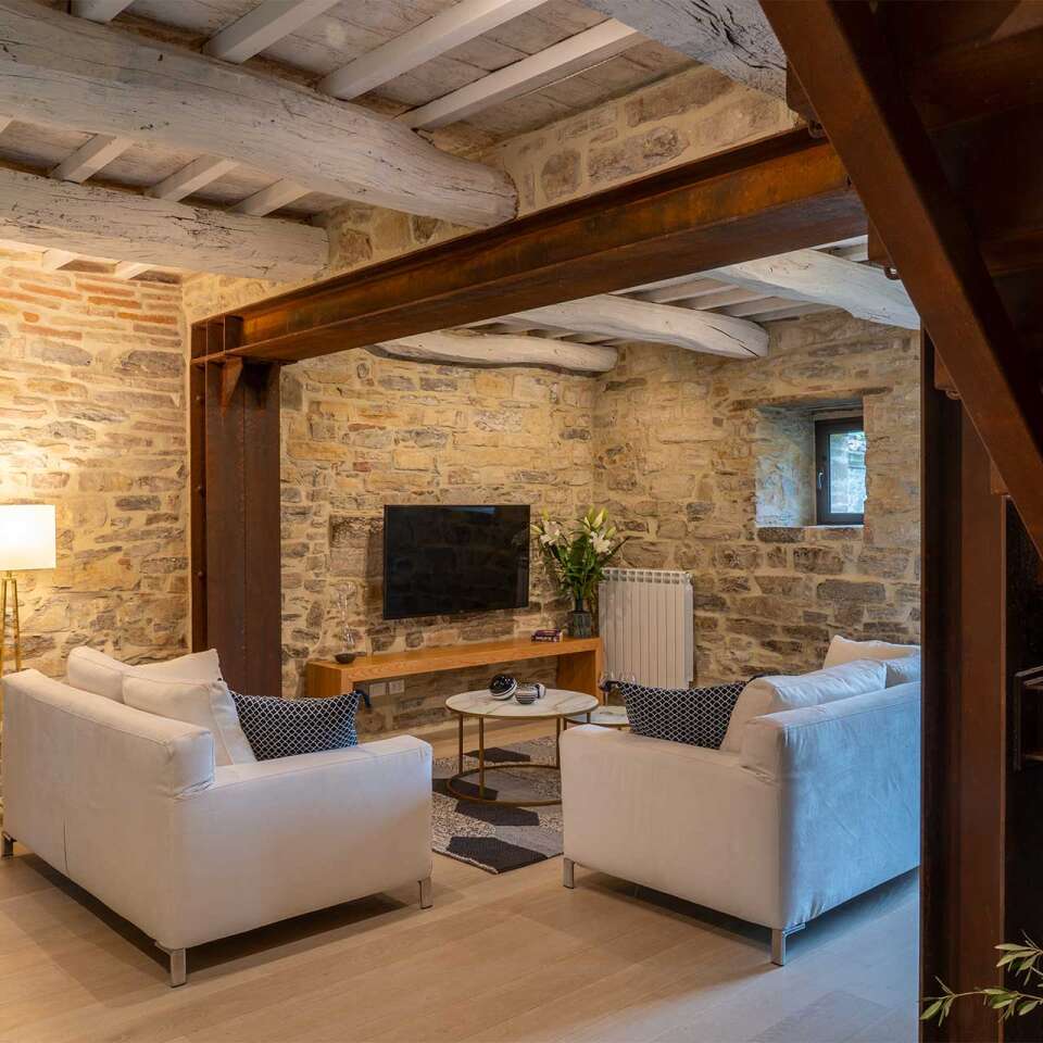 luxury Arcelle for weekly rental 
