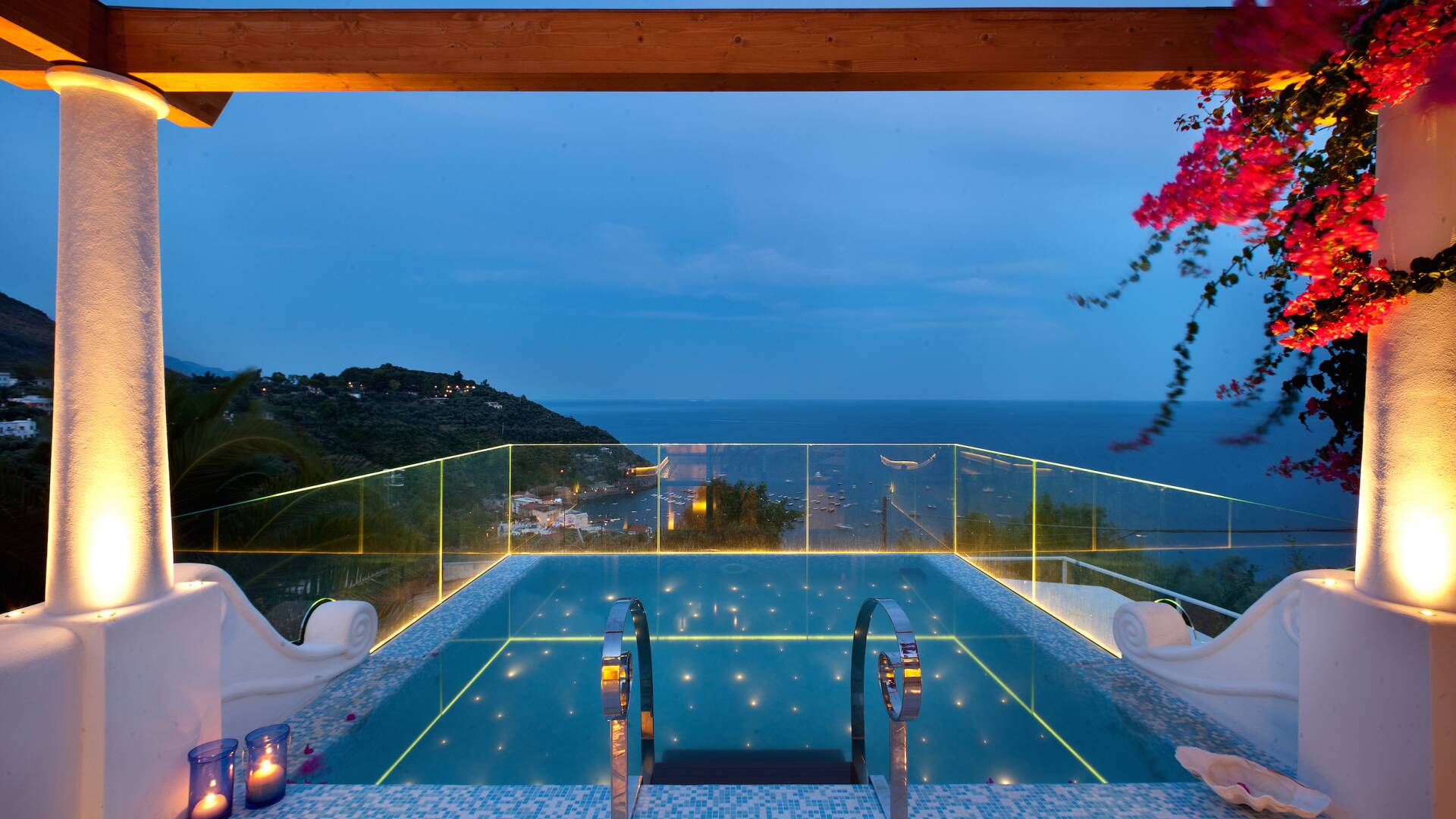 plunge pool with sea view