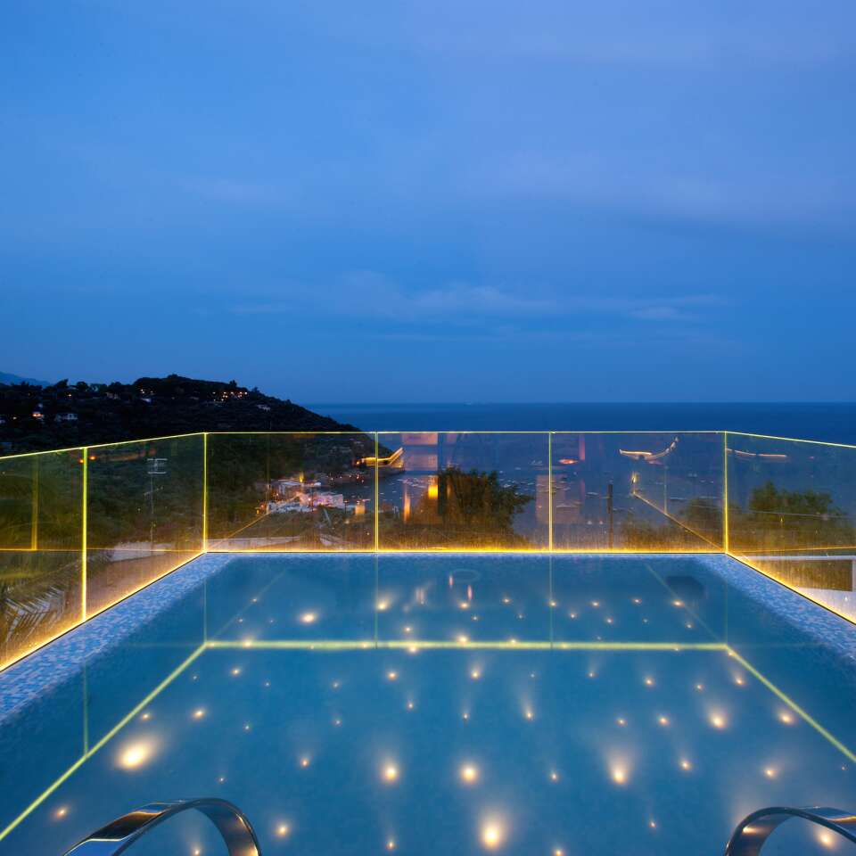 plunge pool with sea view