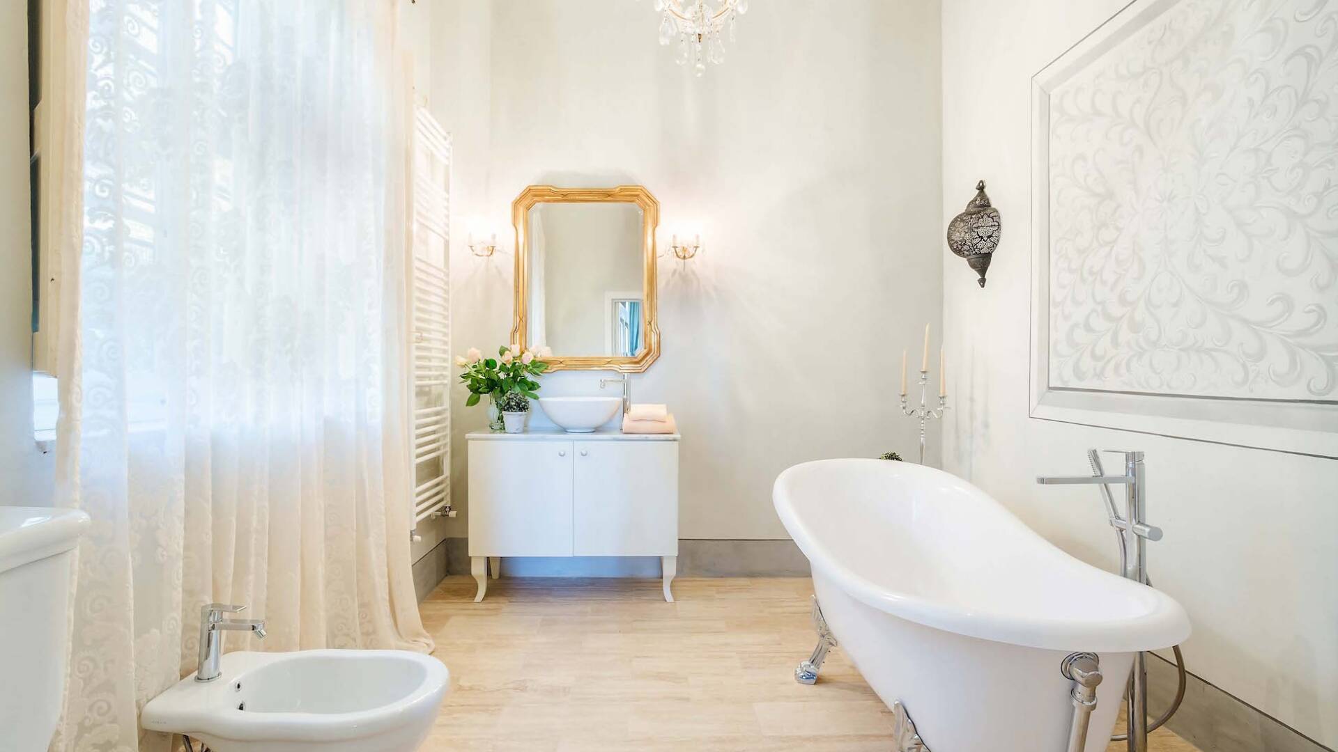 Suite Peonia, en suite bathroom