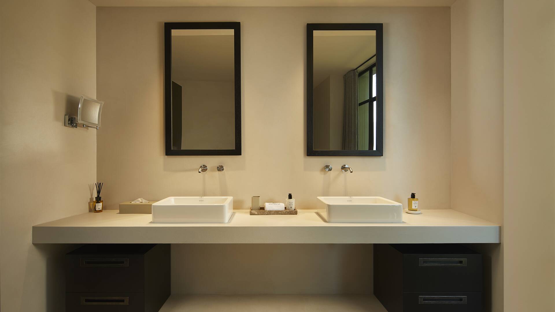 en suite bathroom with double lavabo