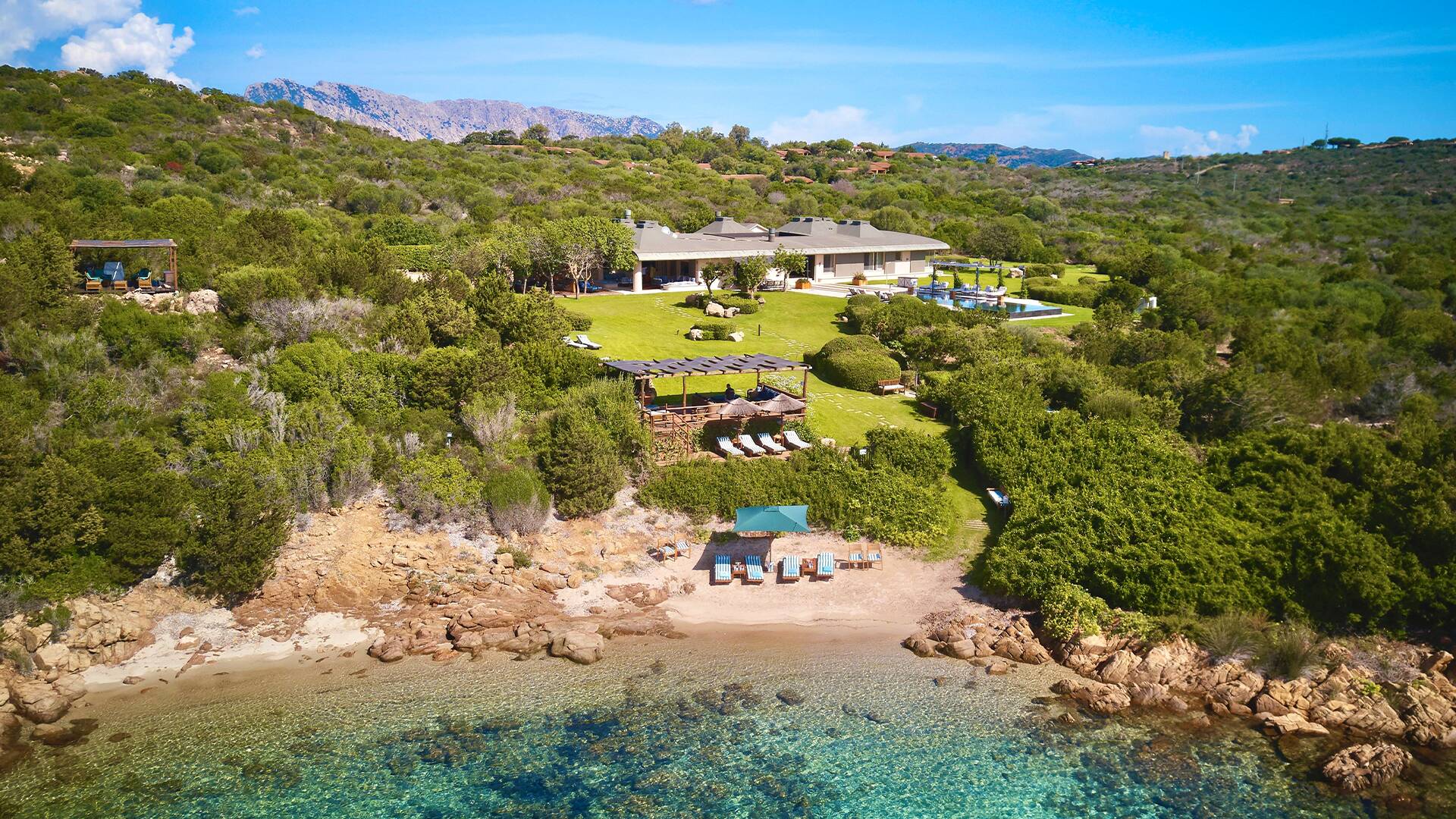 luxury beach villa Monica for weekly rentals